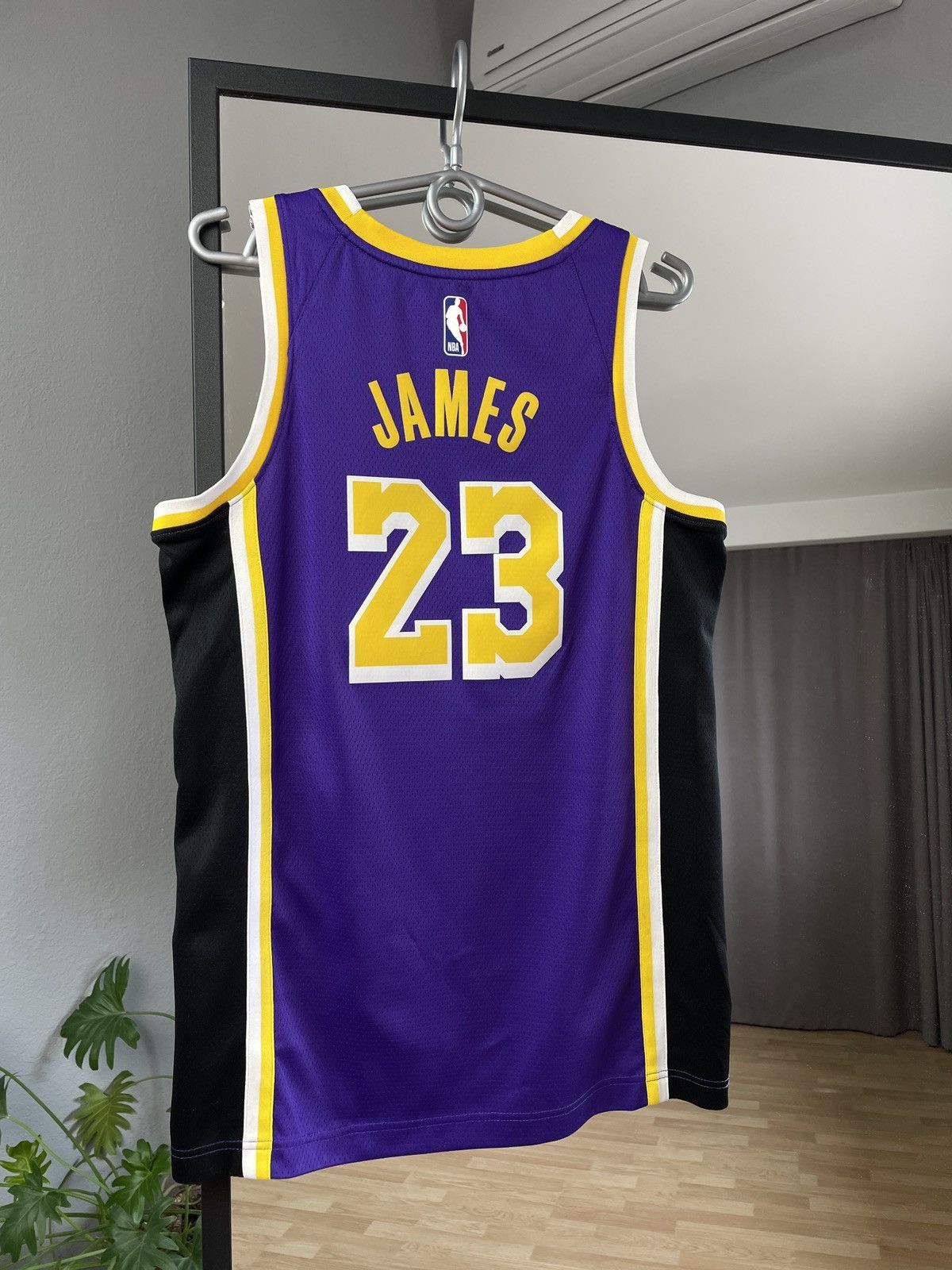 NBA Vintage Nike Lakers Lebron James 23 NBA Jersey Tee Shirt Size US S / EU 44-46 / 1 - 6 Thumbnail