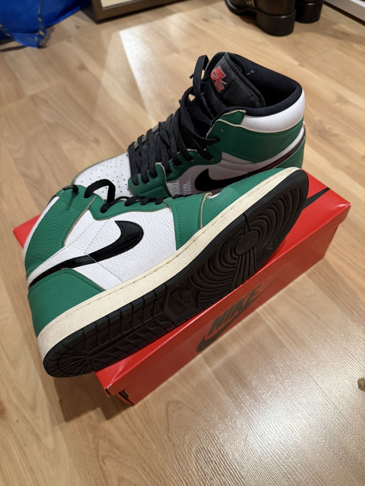 Nike Nike Air Jordan 1 High Lucky Green Size (WMN11.5) (MEN10.5) Size US 10.5 / EU 43-44 - 3 Thumbnail