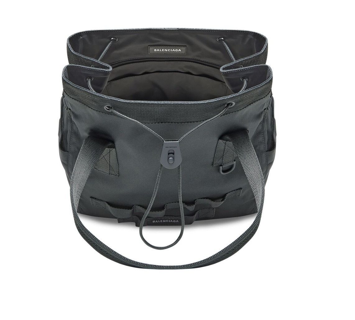 Balenciaga o1srvl11e0925 Size: OS / Army Medium Tote Bag in Black Size ONE SIZE - 4 Thumbnail