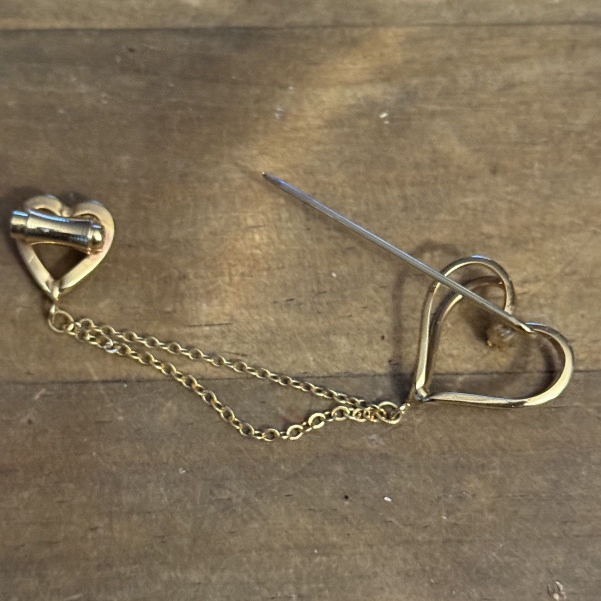 Vintage Vintage gold tone double hearts with swag chain stick pin Size ONE SIZE - 4 Thumbnail