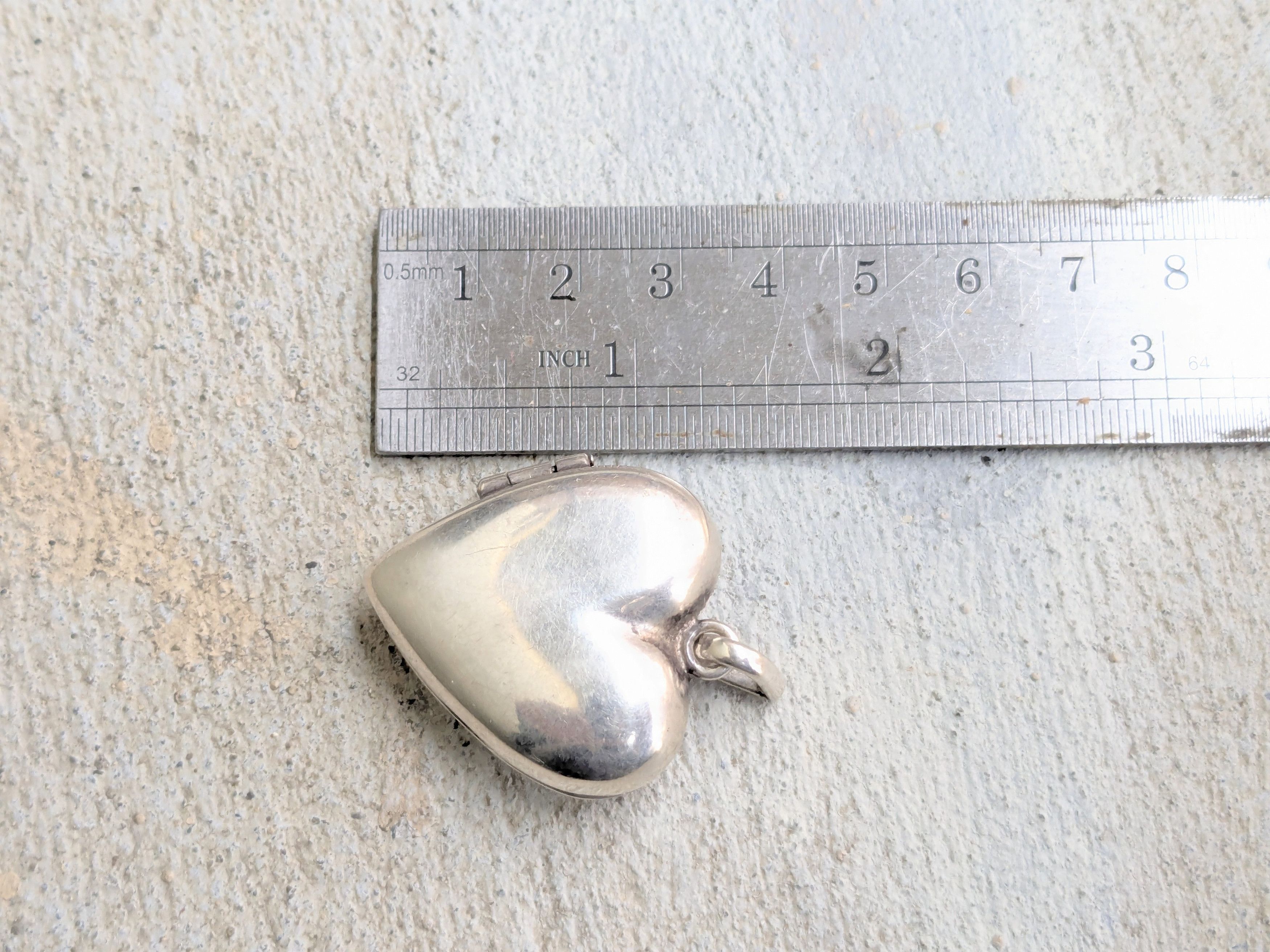 Jewelry Vintage Sterling Silver Heart Pendant Locket Picture Size ONE SIZE - 11 Thumbnail