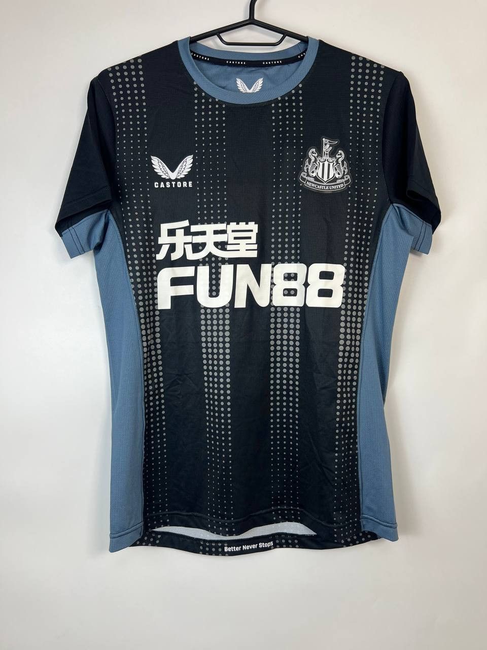 Other Newcastle United 22/23 football training shirt Castore Sz L Size S / US 4 / IT 40 - 1 Thumbnail