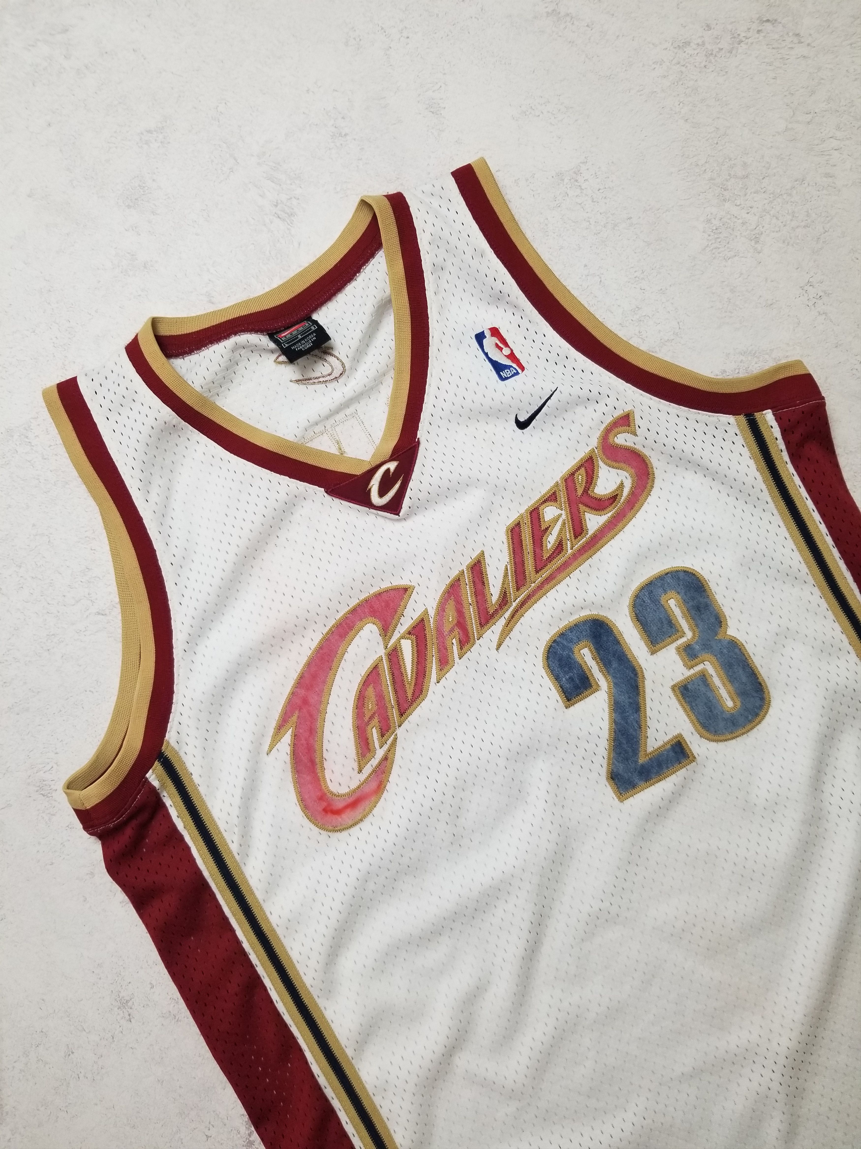 Nike Vintage NBA Cleveland Cavaliers LeBron James 23 Sewn Jersey Size US L / EU 52-54 / 3 - 10 Thumbnail