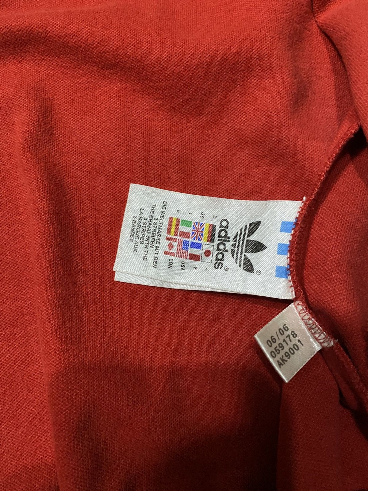 Adidas VINTAGE 2006 ADIDAS LONDON BRIDGE TRACK TOP RED WHITE Size US M / EU 48-50 / 2 - 13 Thumbnail