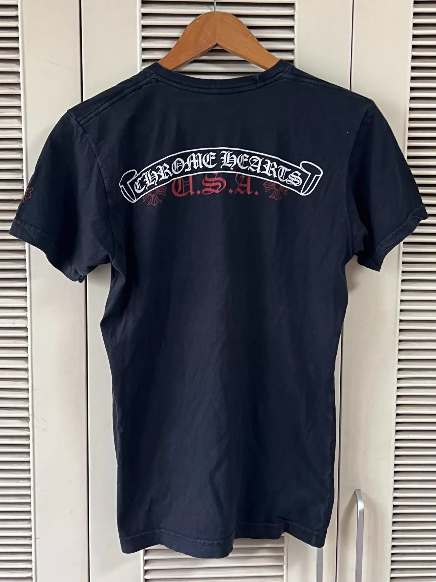 Chrome Hearts Chrome Hearts Black Scroll Short Sleeve T-Shirt S USA Red Size US S / EU 44-46 / 1 - 1 Thumbnail