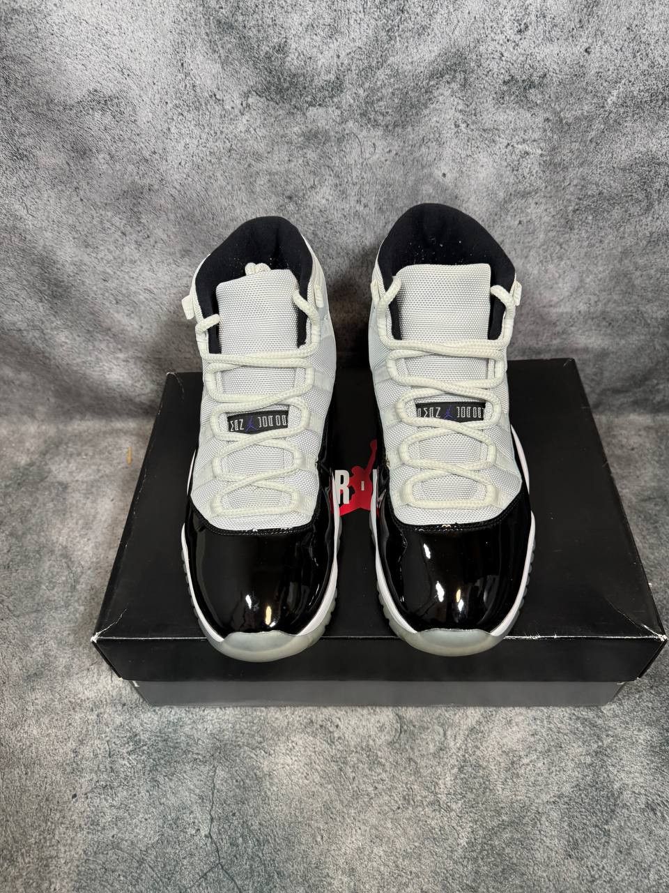 Jordan Brand Size 10.5 | Jordan 11 Concord With Box | Pre-Owned Size US 10.5 / EU 43-44 - 4 Thumbnail