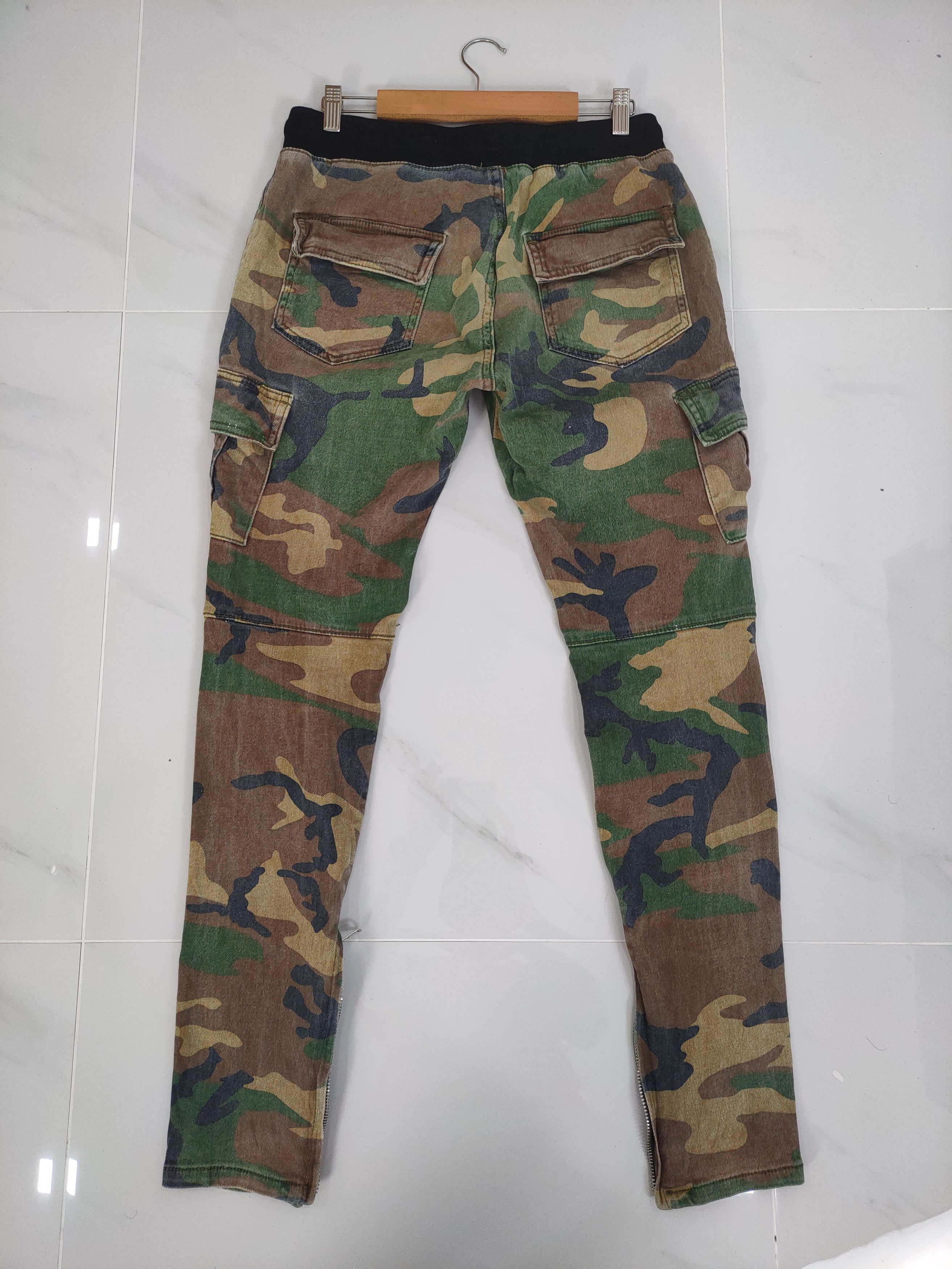 Japanese Brand SPRING WAIST ANKLE ZIP CAMO CARGO PANTS Size US 29 - 4 Thumbnail