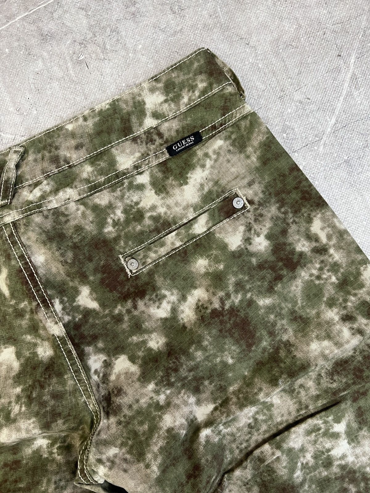 Guess Vintage streetwear camo cargo shorts y2k style hype Size US 30 / EU 46 - 12 Thumbnail