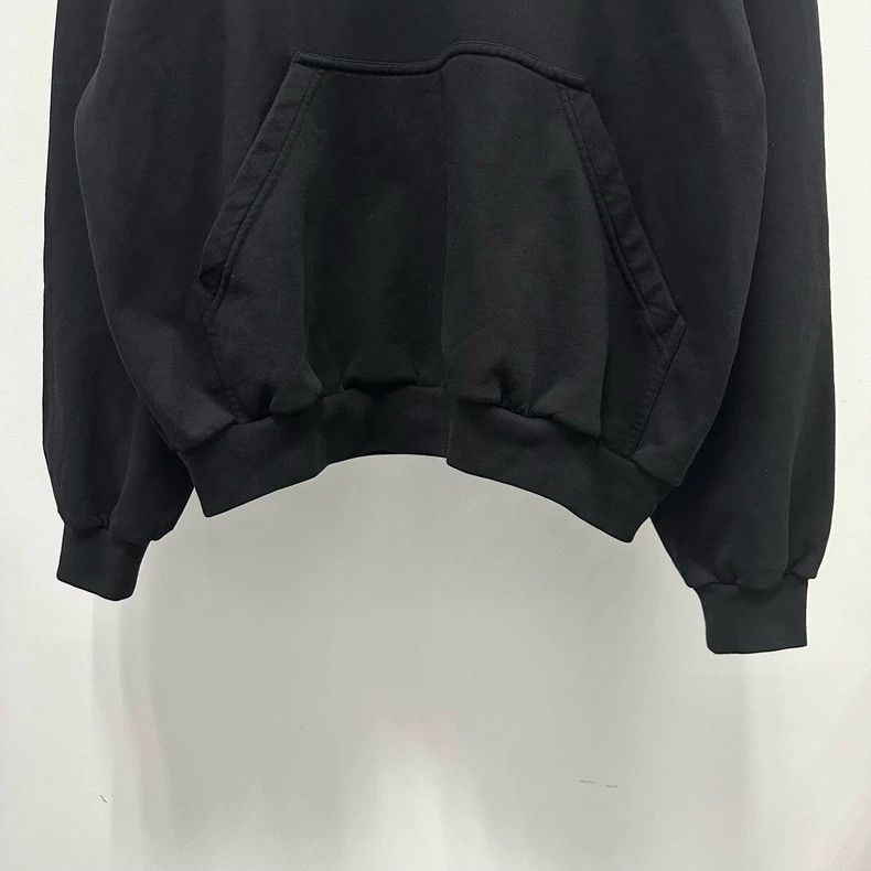 Balenciaga Balenciaga FW23 BACK FLIP ROUND reverse embroidered logo ho Size US M / EU 48-50 / 2 - 4 Thumbnail