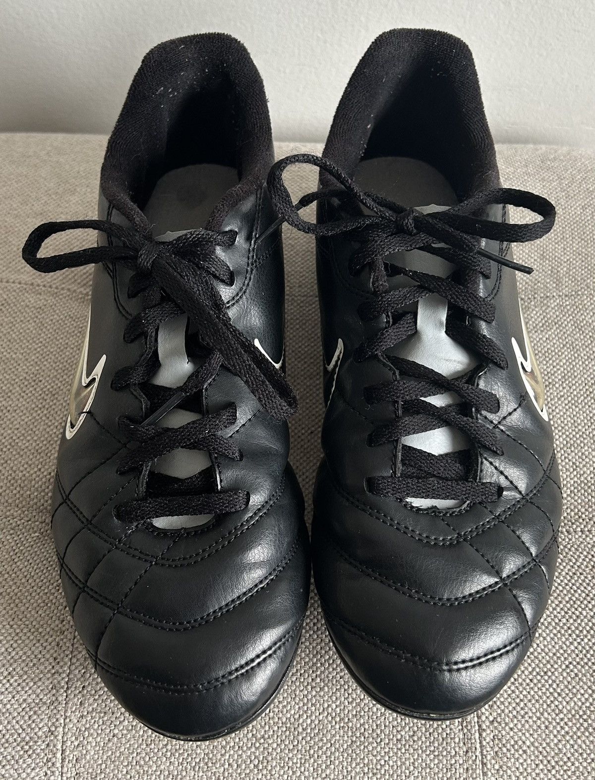 Nike Nike Rio Tiempo Youth Black Soccer Cleats Shoes 524396-010 Size US 6 / EU 39 - 9 Thumbnail