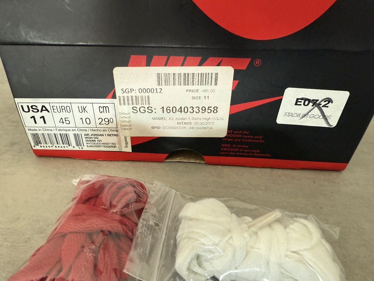 Nike Nike Air Jordan 1 Chicago 2015 Size US 11 / EU 44 - 2 Thumbnail