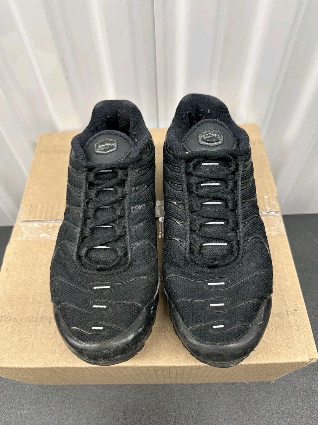 Nike Nike Air Max Plus GS Triple Black CD0609001 Size 5.5Y Size US 5.5 / EU 38 - 2 Thumbnail