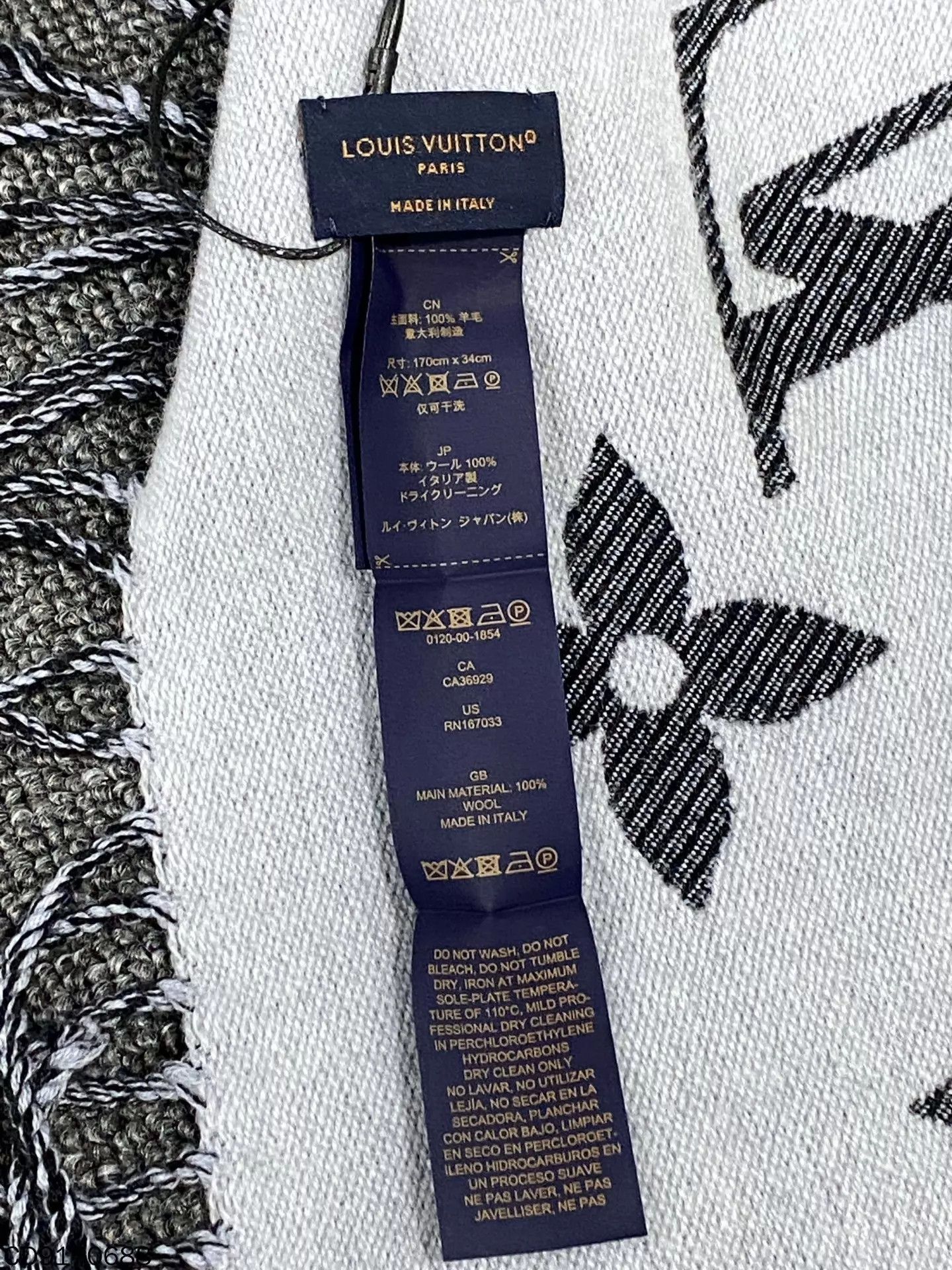 Louis Vuitton LV Monogram Wool Scarf Black/Grey Size ONE SIZE - 3 Thumbnail