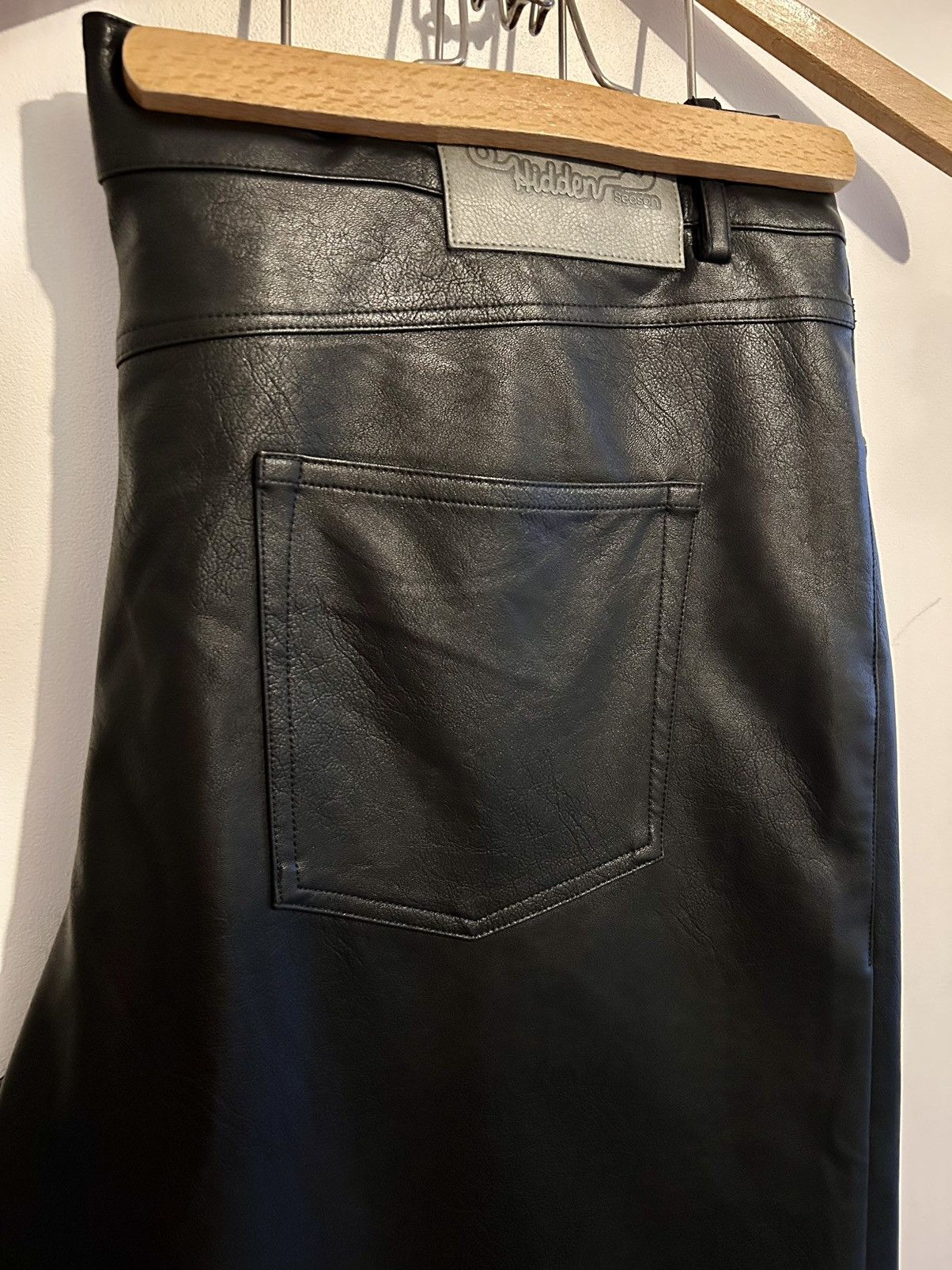 Other Hidden Season black leather baggy shorts Size US 34 / EU 50 - 5 Thumbnail