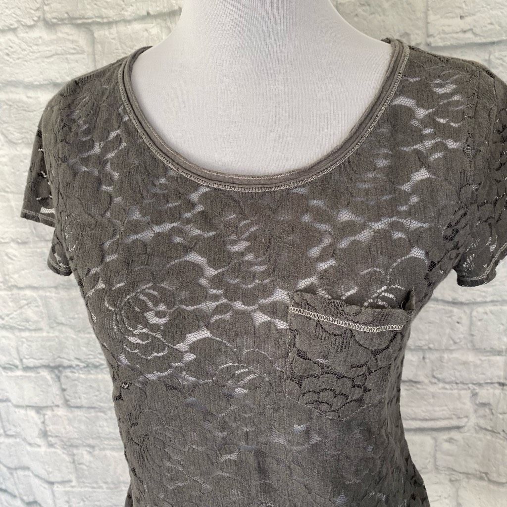 Hollister Hollister women S lace front short sleeve scoopneck top w/po Size S / US 4 / IT 40 - 2 Thumbnail