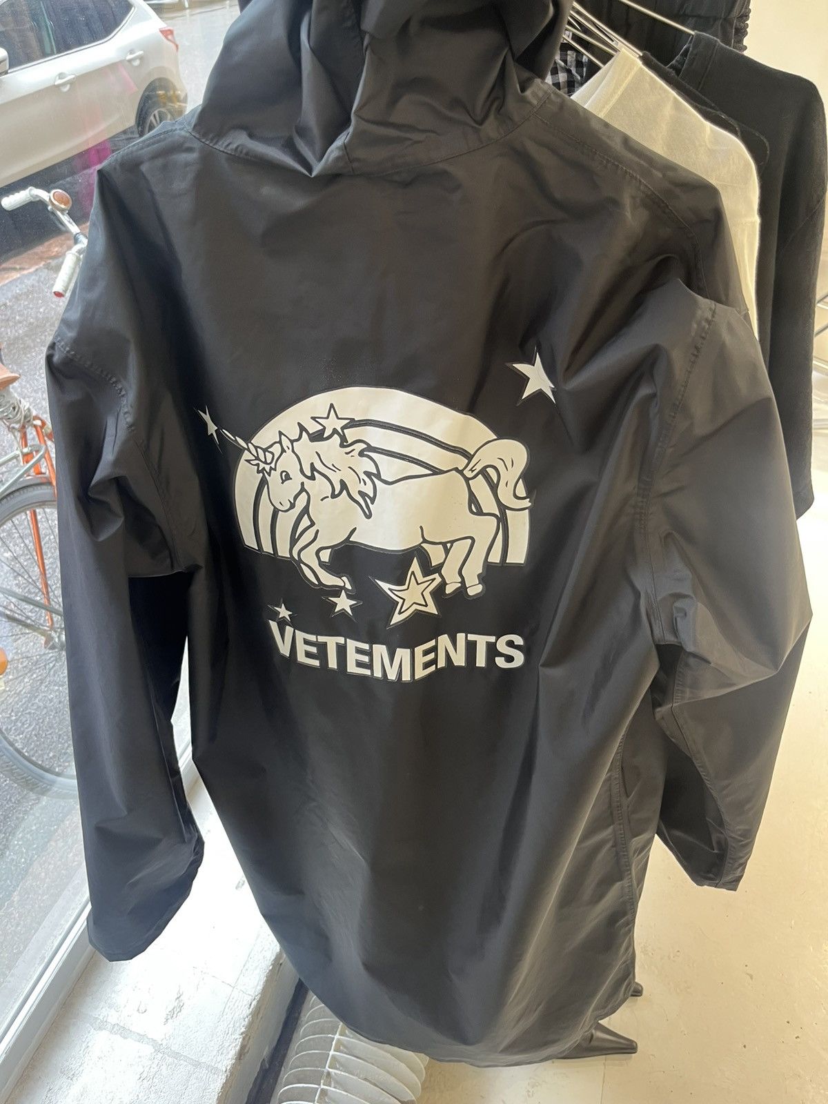 Vetements Vetements ”unicorn” a/w 19 limited edition raincoat Size US L / EU 52-54 / 3 - 2 Thumbnail
