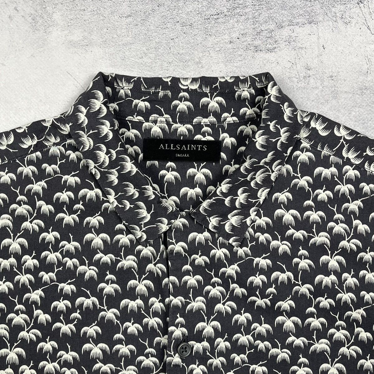 Allsaints AllSaints Salix Palm Print Short Sleeve Button Up Shirt Size US S / EU 44-46 / 1 - 10 Thumbnail
