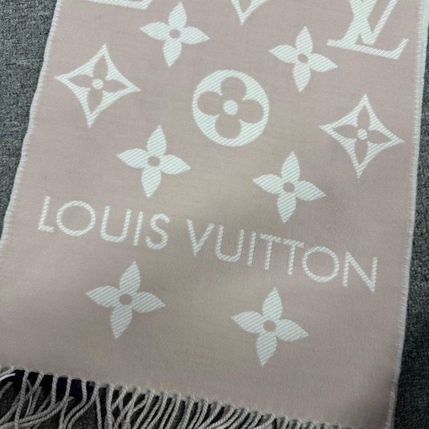 Louis Vuitton LV Pink/White Double-Sided Logo Wool Fringe Scarf Size ONE SIZE - 4 Thumbnail