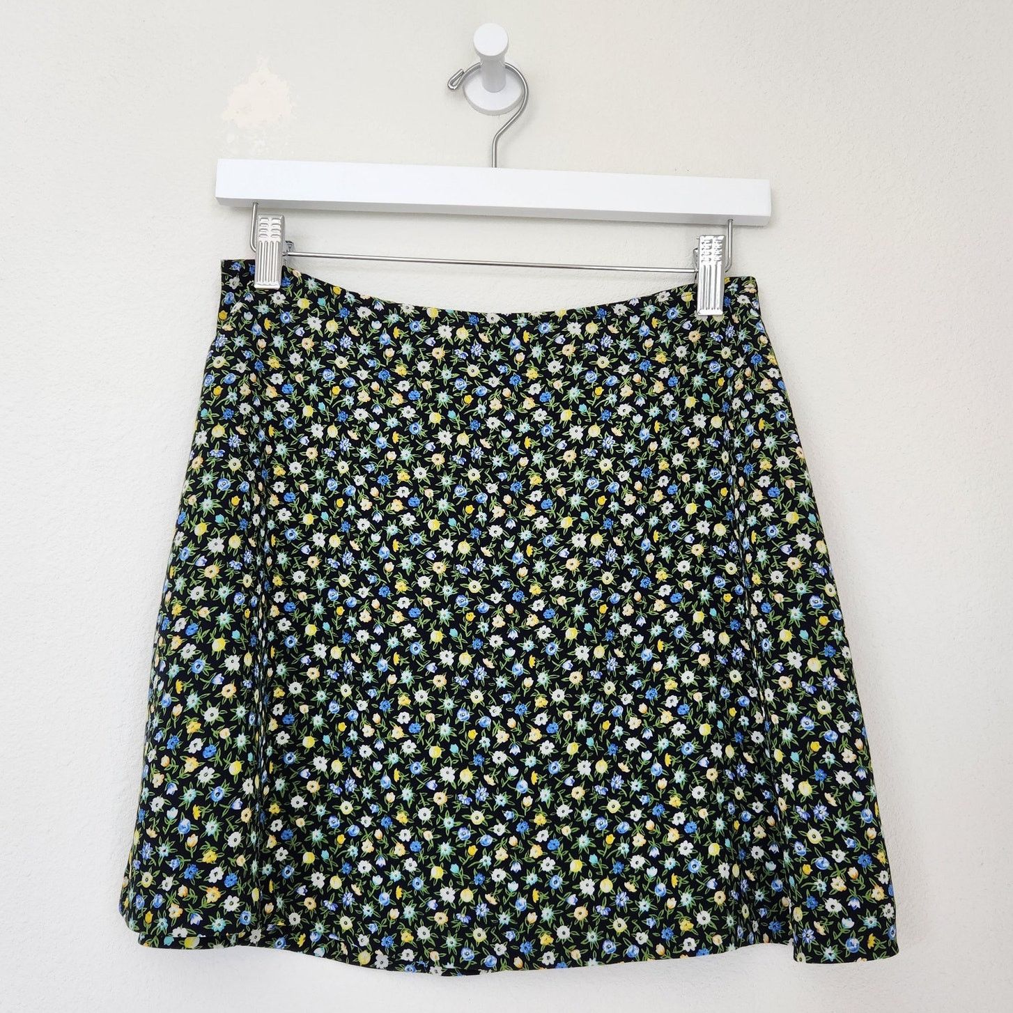 Vintage Vintage Black Ditsy Floral Mini Skirt High Rise Vintage 2 Size 27" / US 4 / IT 40 - 1 Thumbnail