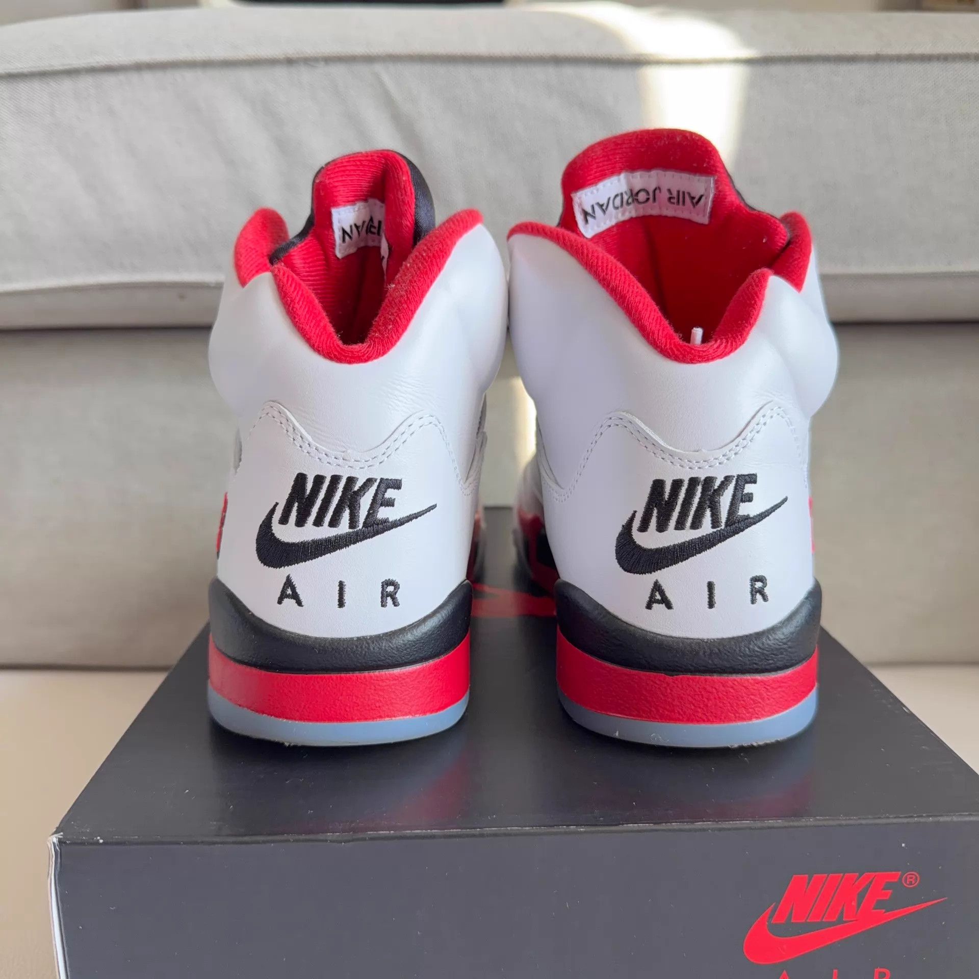 Nike Jordan 5 Fire Red Black Tongue 41 1x worn Size US 8 / EU 41 - 3 Thumbnail