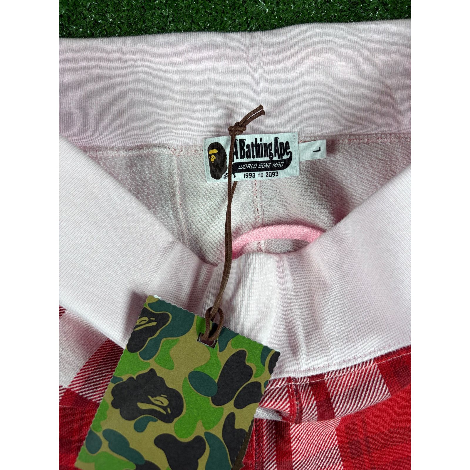 Bape BAPE London Exculsive Red Check Sweatshorts Size Medium Size US 33 - 5 Thumbnail