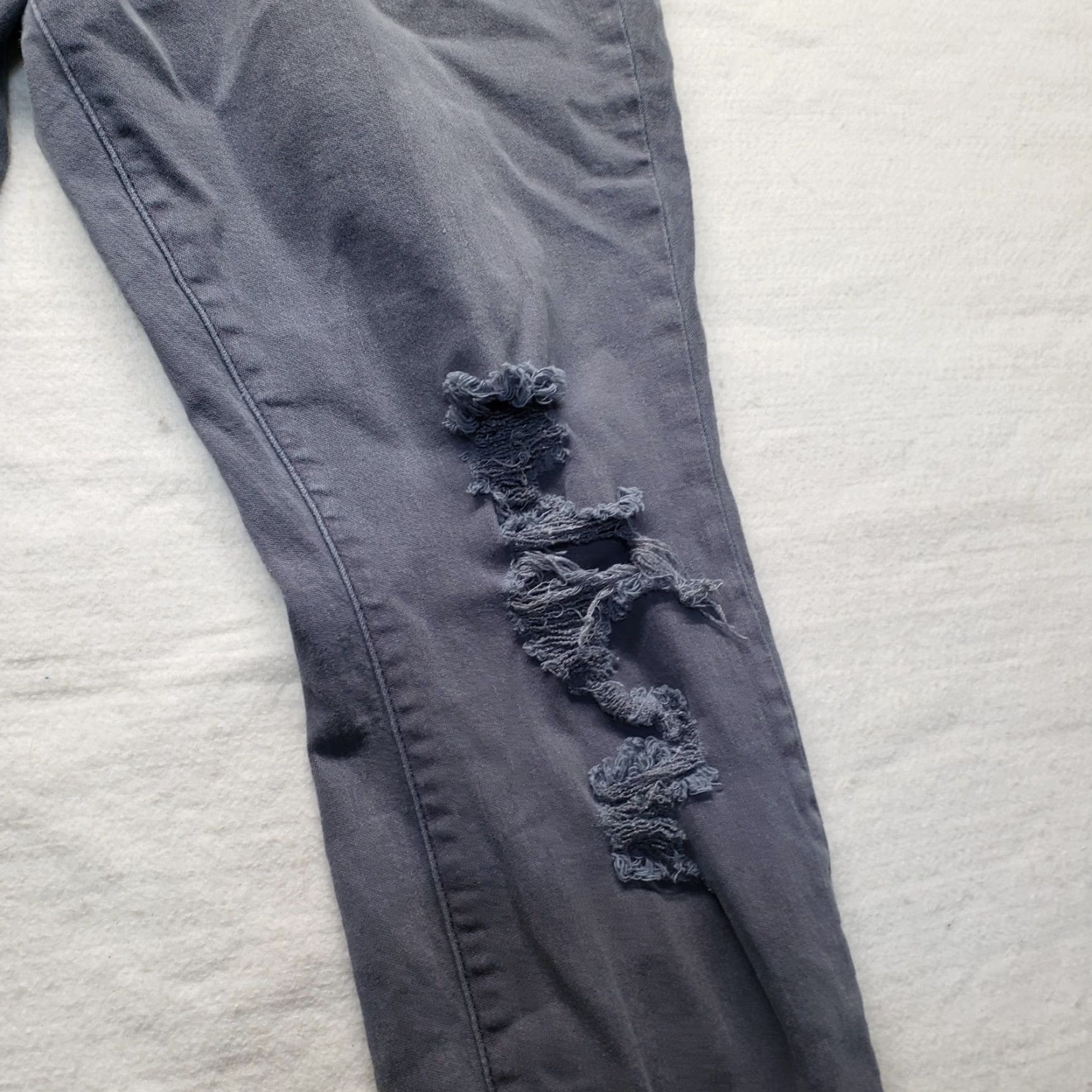 Vintage Universal Thread Jeans Skinny Regular 16/33 Adult Women's Denim Gray Stretch 5-Pocket Hooks Belt Loops Jeans Size 38" / US 16 / IT 52 - 3 Thumbnail