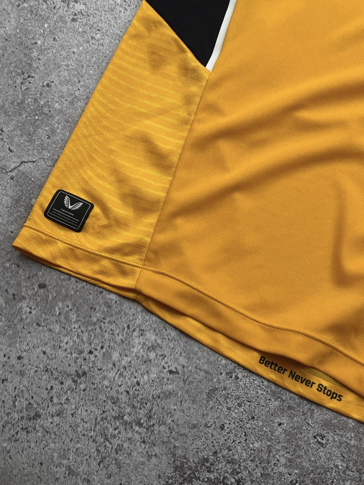 Castore Wolverhampton Wanderers 2021/22 Castore Football Jersey Size US L / EU 52-54 / 3 - 3 Thumbnail
