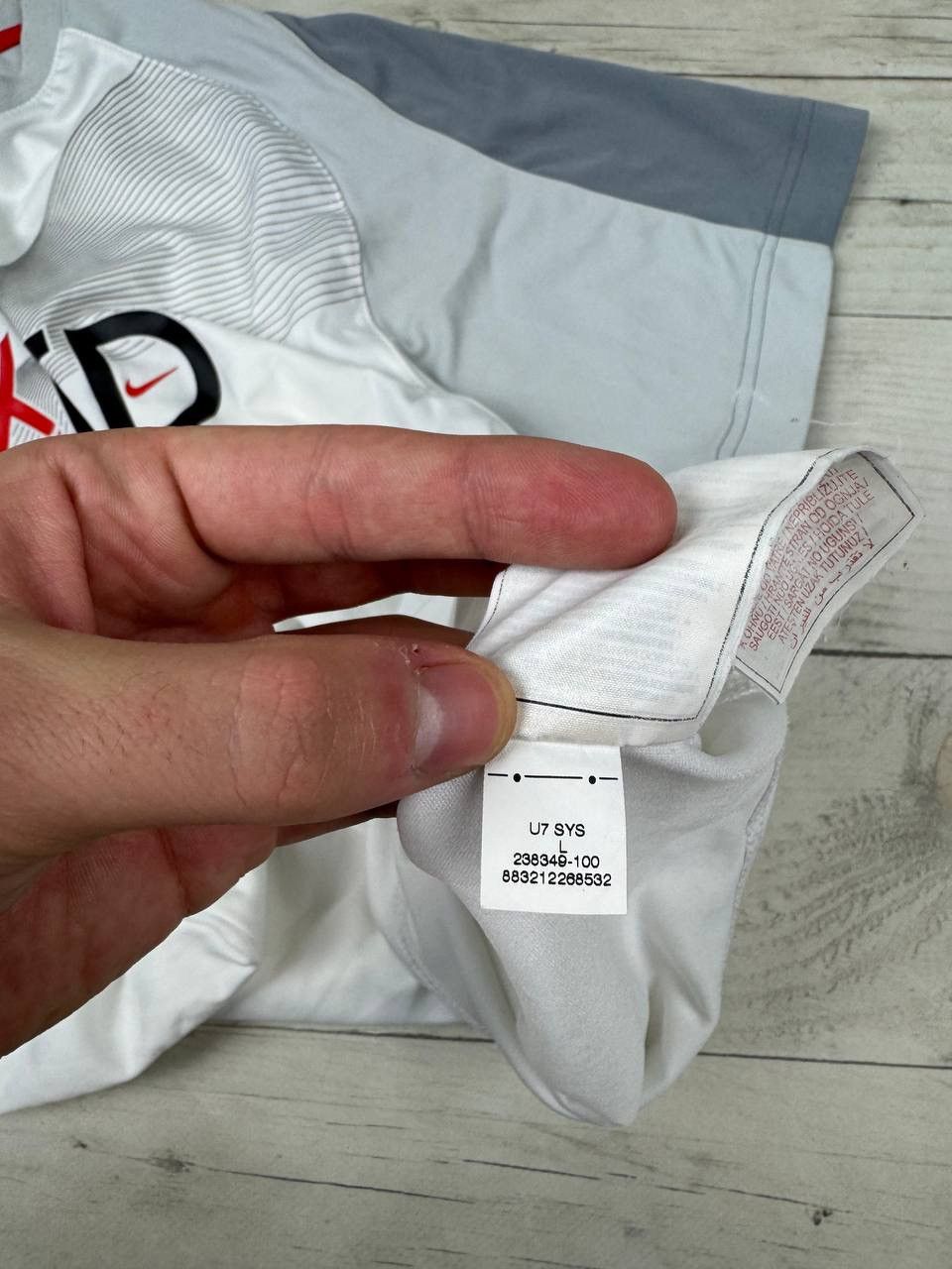 Nike Vintage Nike Max LTD T Shirt Big Logo Size US L / EU 52-54 / 3 - 7 Thumbnail