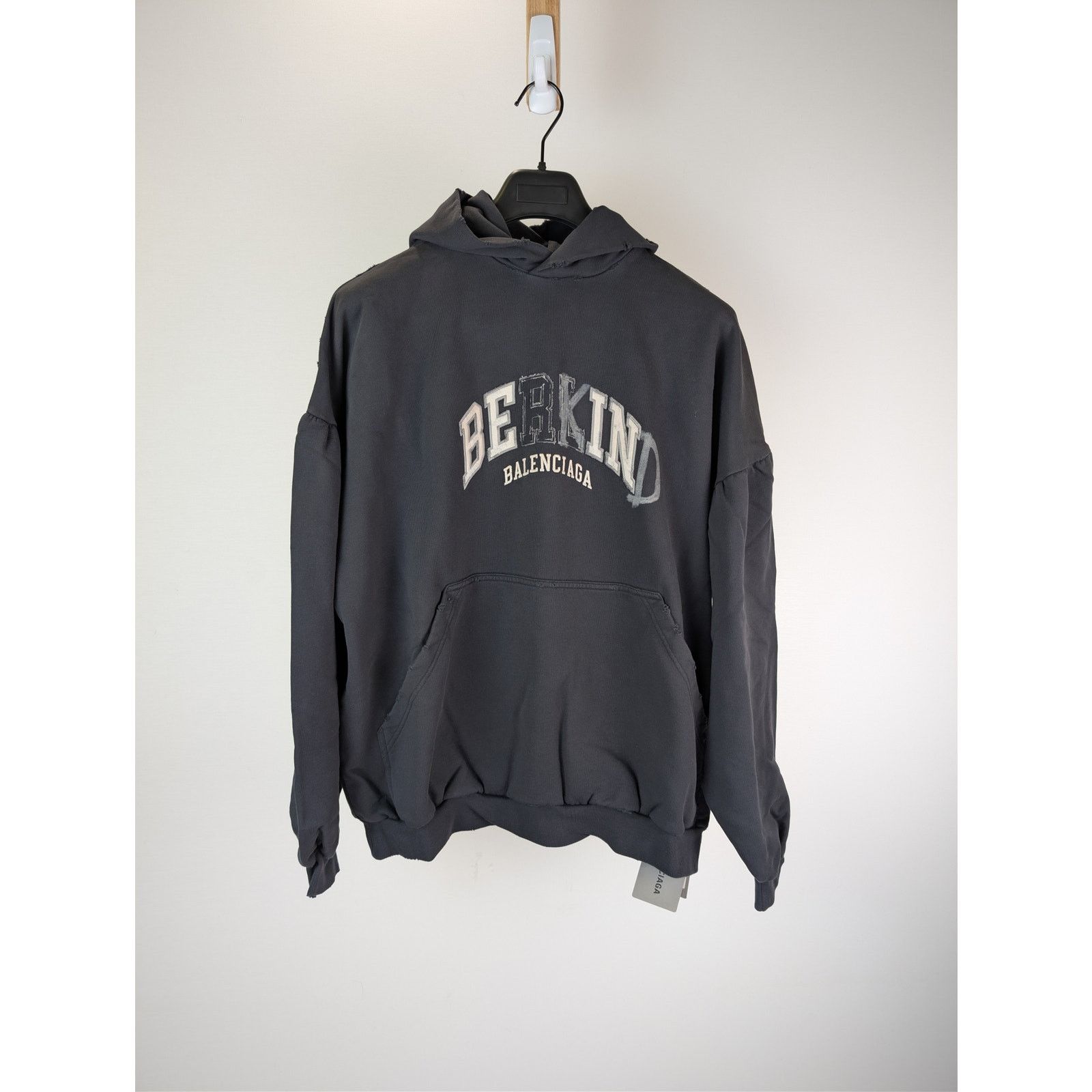 Balenciaga o1rshd1 Round Hoodie 1569 Be Kind Medium Molleton in Black Size US S / EU 44-46 / 1 - 1 Thumbnail