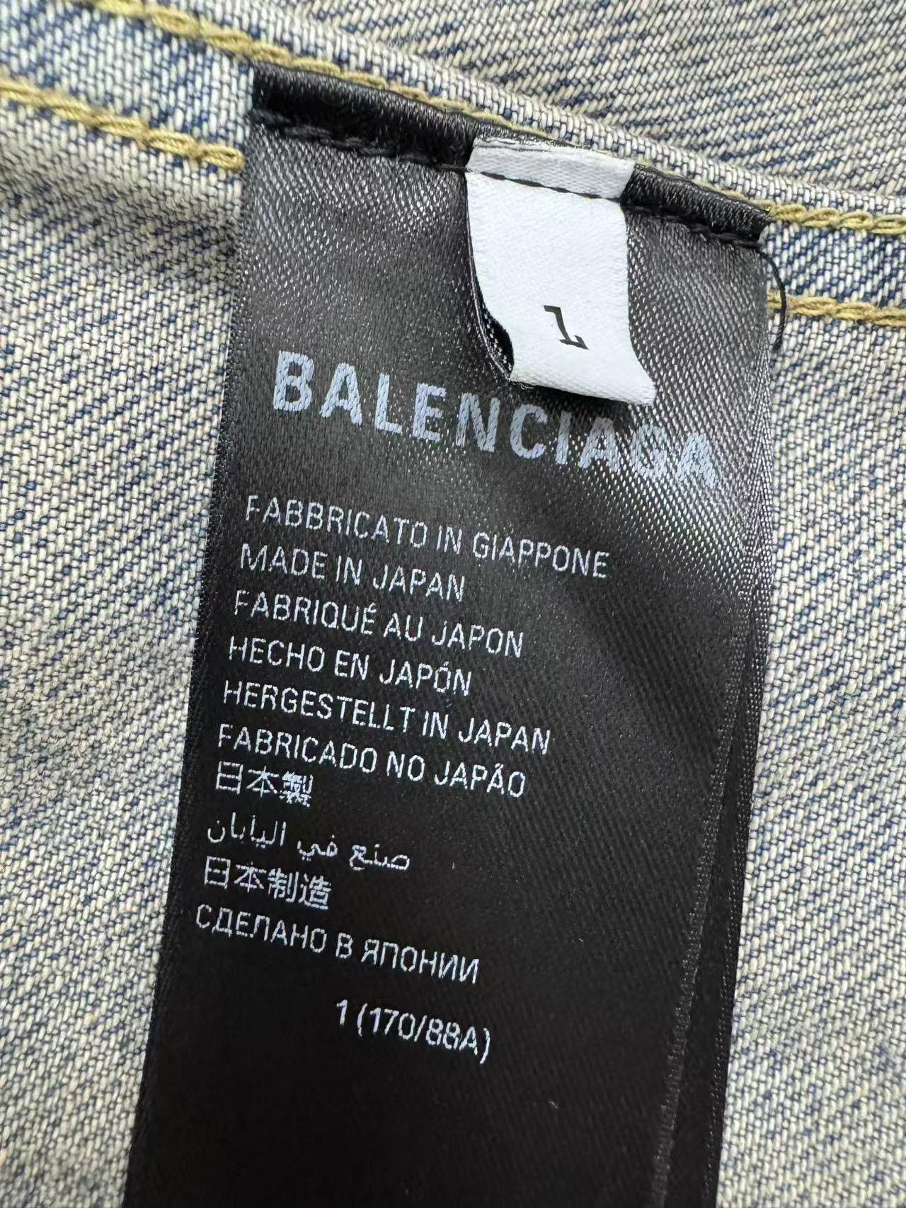 Balenciaga Balenciaga 3m Logo Denim Jacket，size L Size US L / EU 52-54 / 3 - 10 Thumbnail