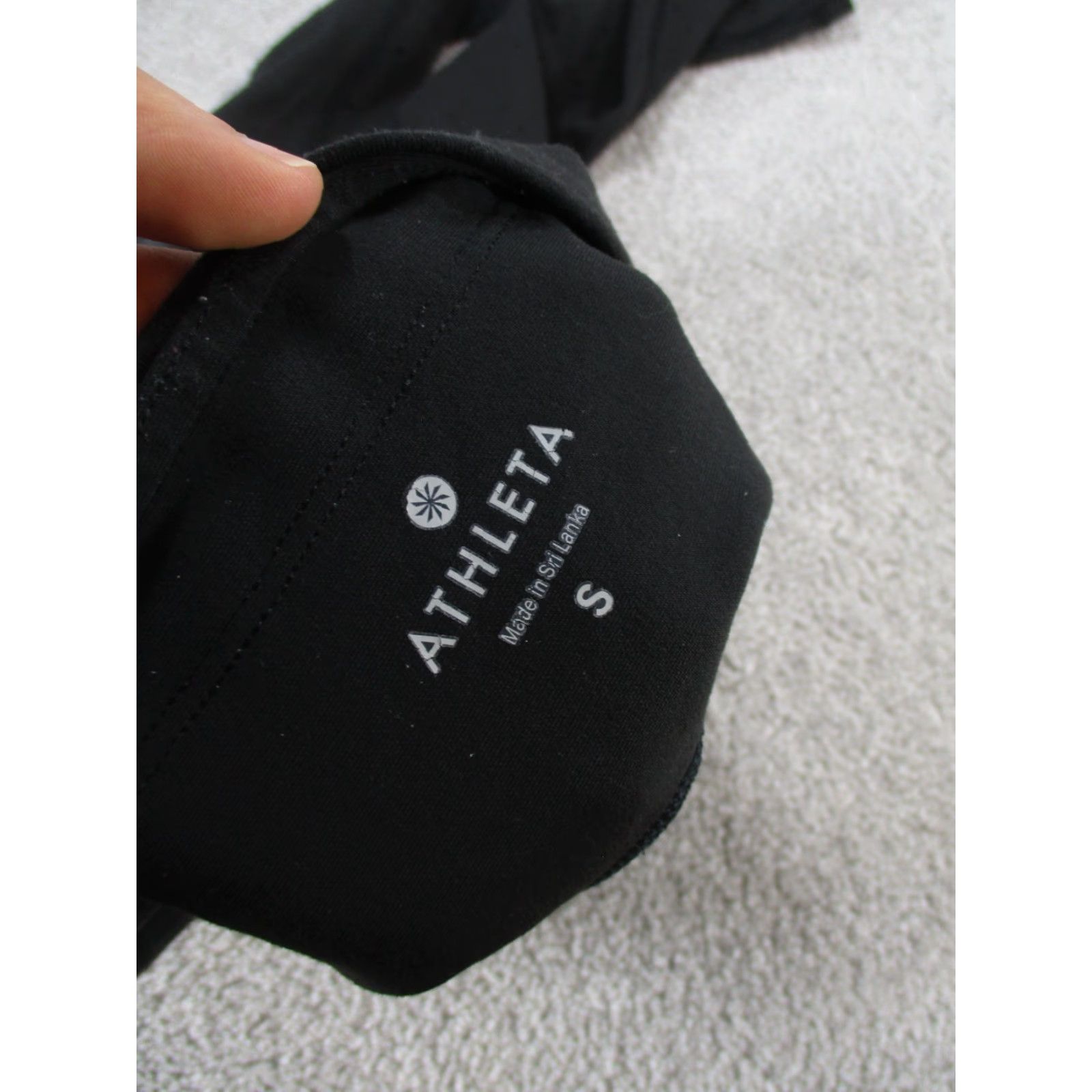 Athleta Athleta Leggings Womens Small Capri Black Stealth Trucool Size 28" / US 6 / IT 42 - 7 Thumbnail