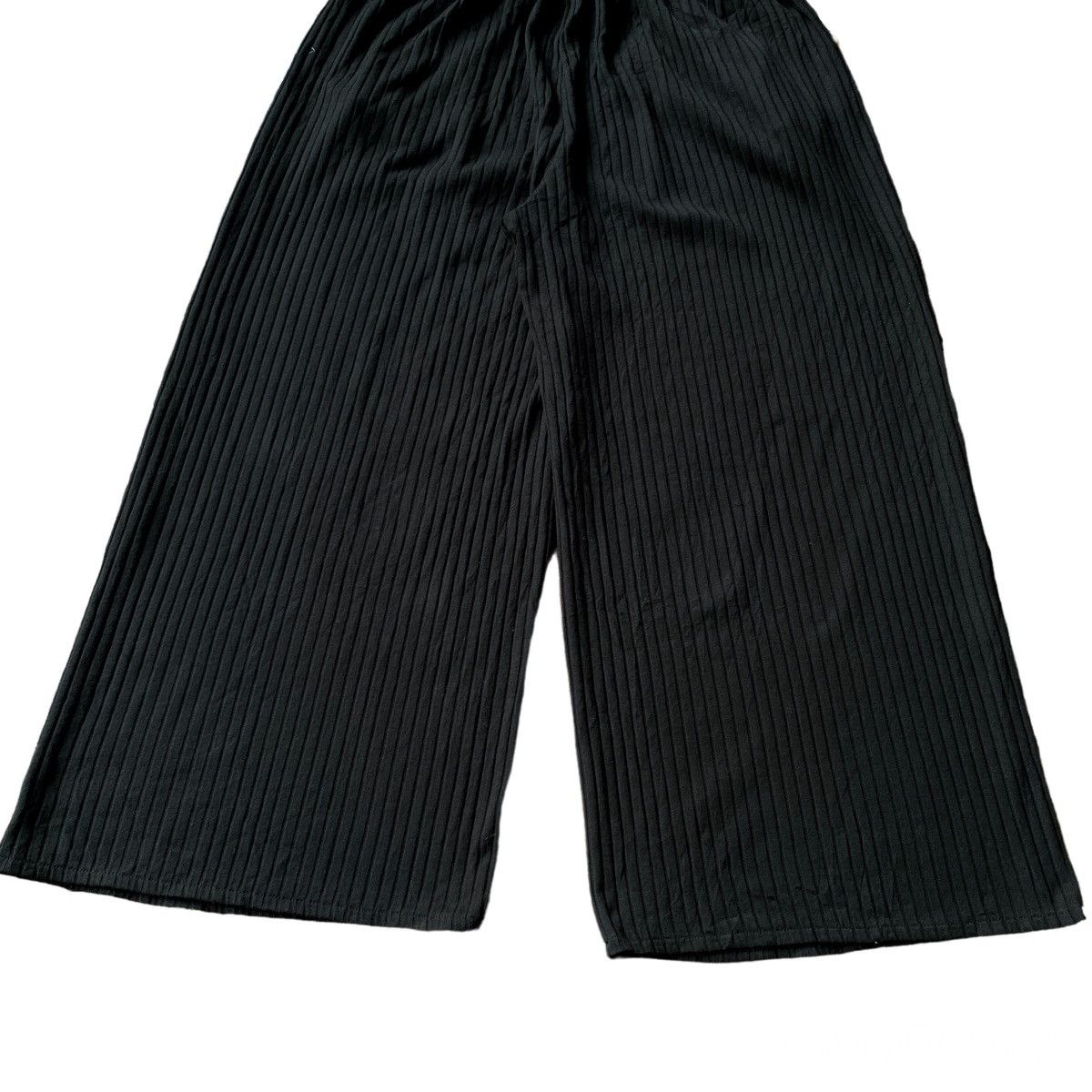 Issey Miyake × Japanese Brand × Vintage Rare Japanese Brand GU Pleats Ultra Wide Leg Pants Size US 32 / EU 48 - 4 Thumbnail