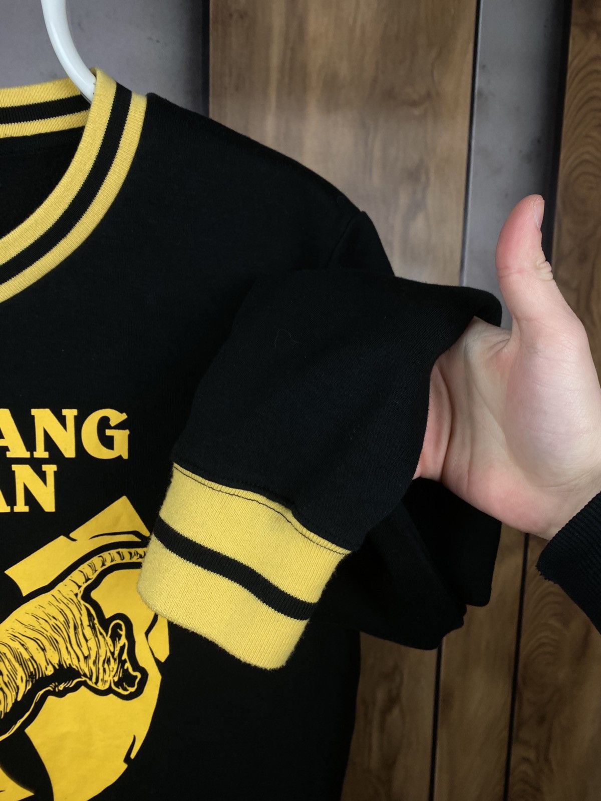 Wu-Tang Clan 🎙️Sweatshirt V-neck Wu Tang Rap Tee🎙️ Size US M / EU 48-50 / 2 - 8 Thumbnail