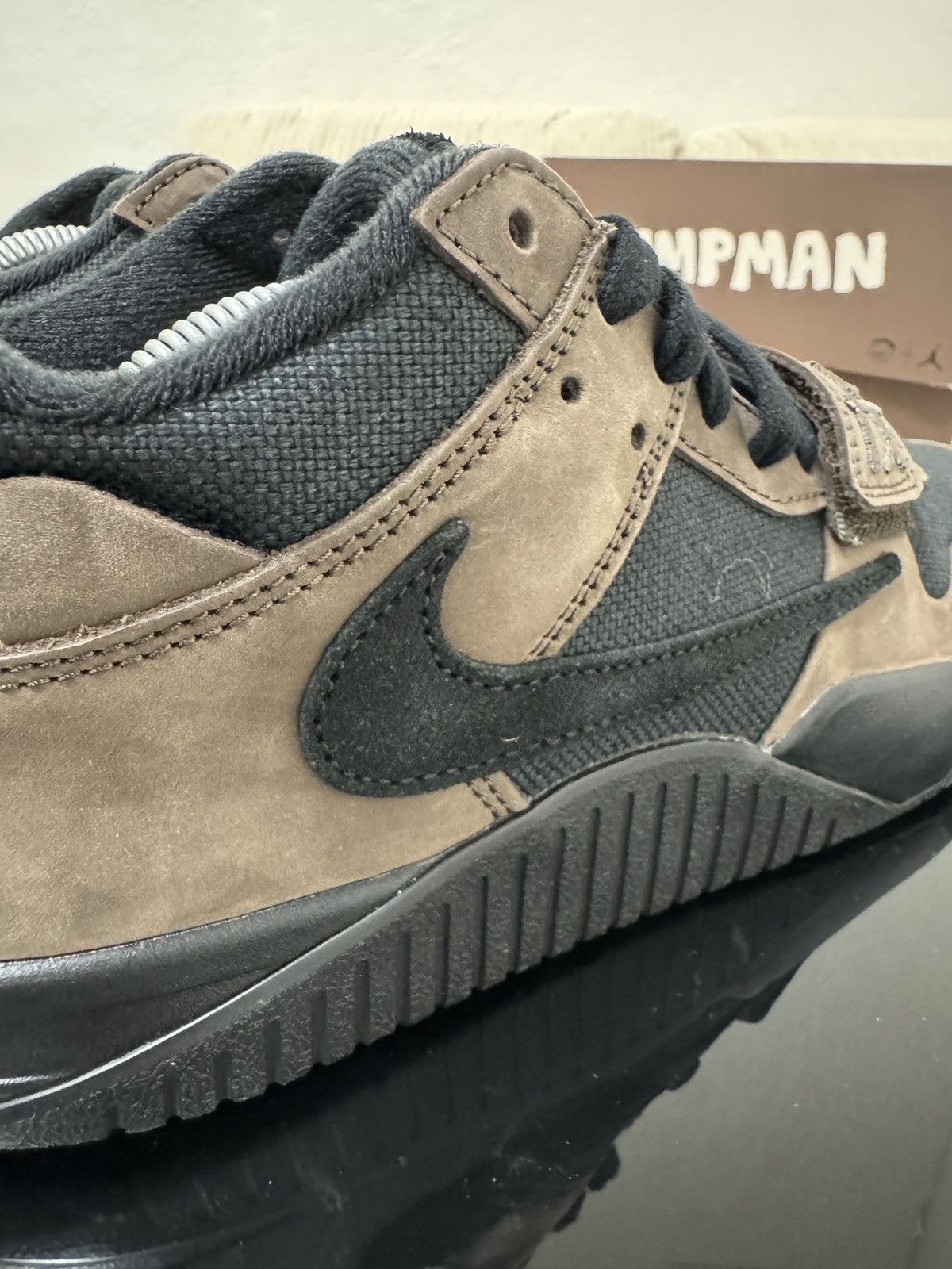 Nike × Travis Scott Nike x Travis Scott jumpman jack dark mocha Size US 9.5 / EU 42-43 - 13 Thumbnail