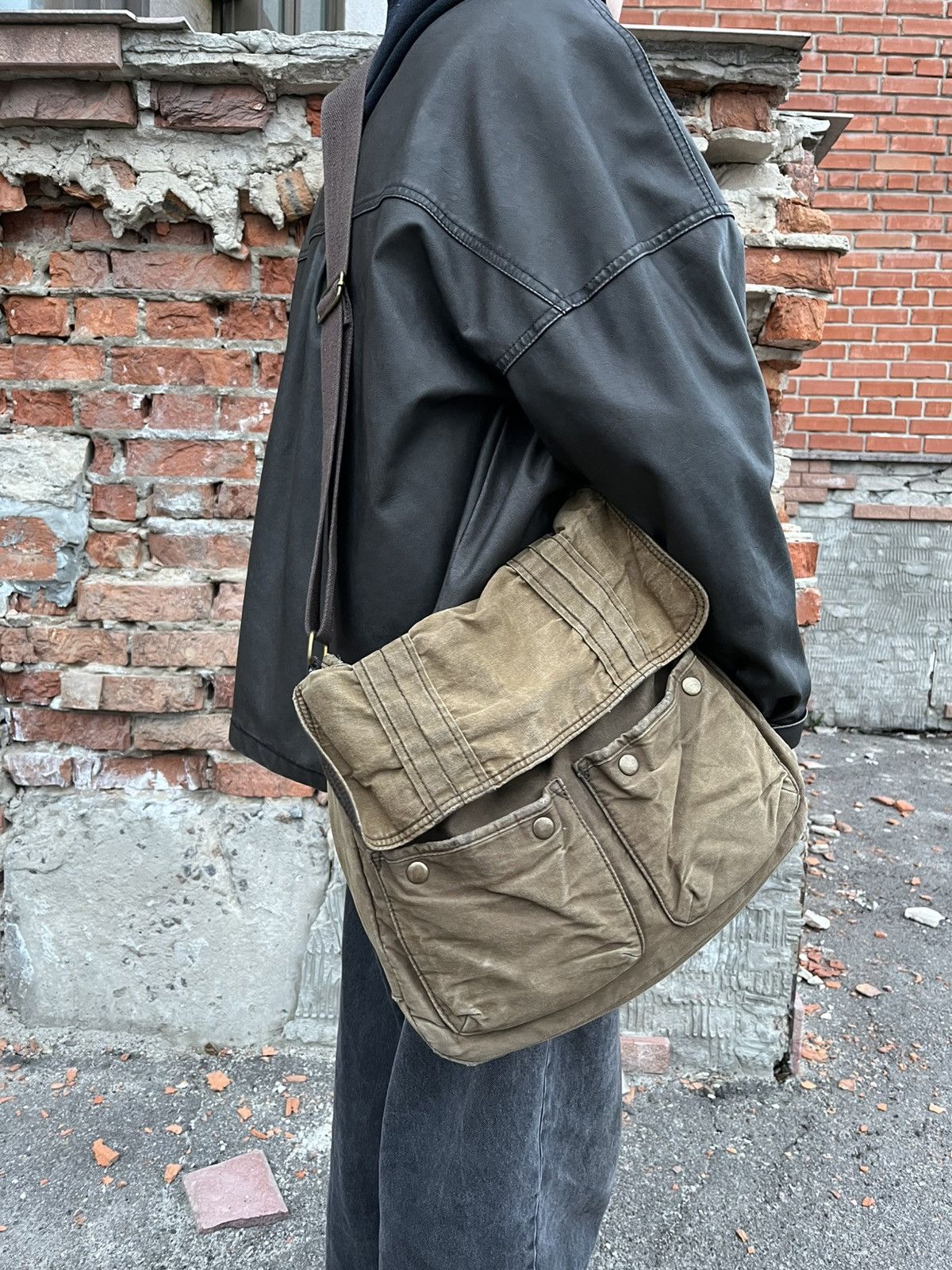 Other Vintage Canvas Messenger Bag Distressed Brown Large Size ONE SIZE - 1 Thumbnail