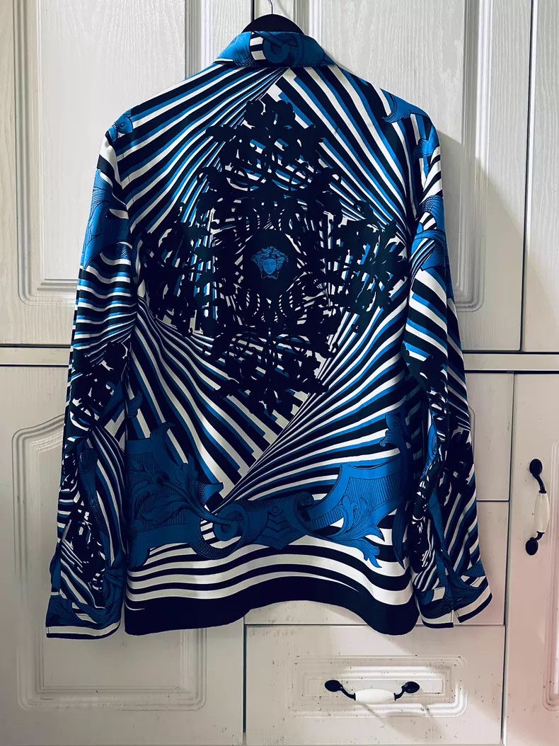 Versace Versace Silk shirt top Size US M / EU 48-50 / 2 - 2 Thumbnail