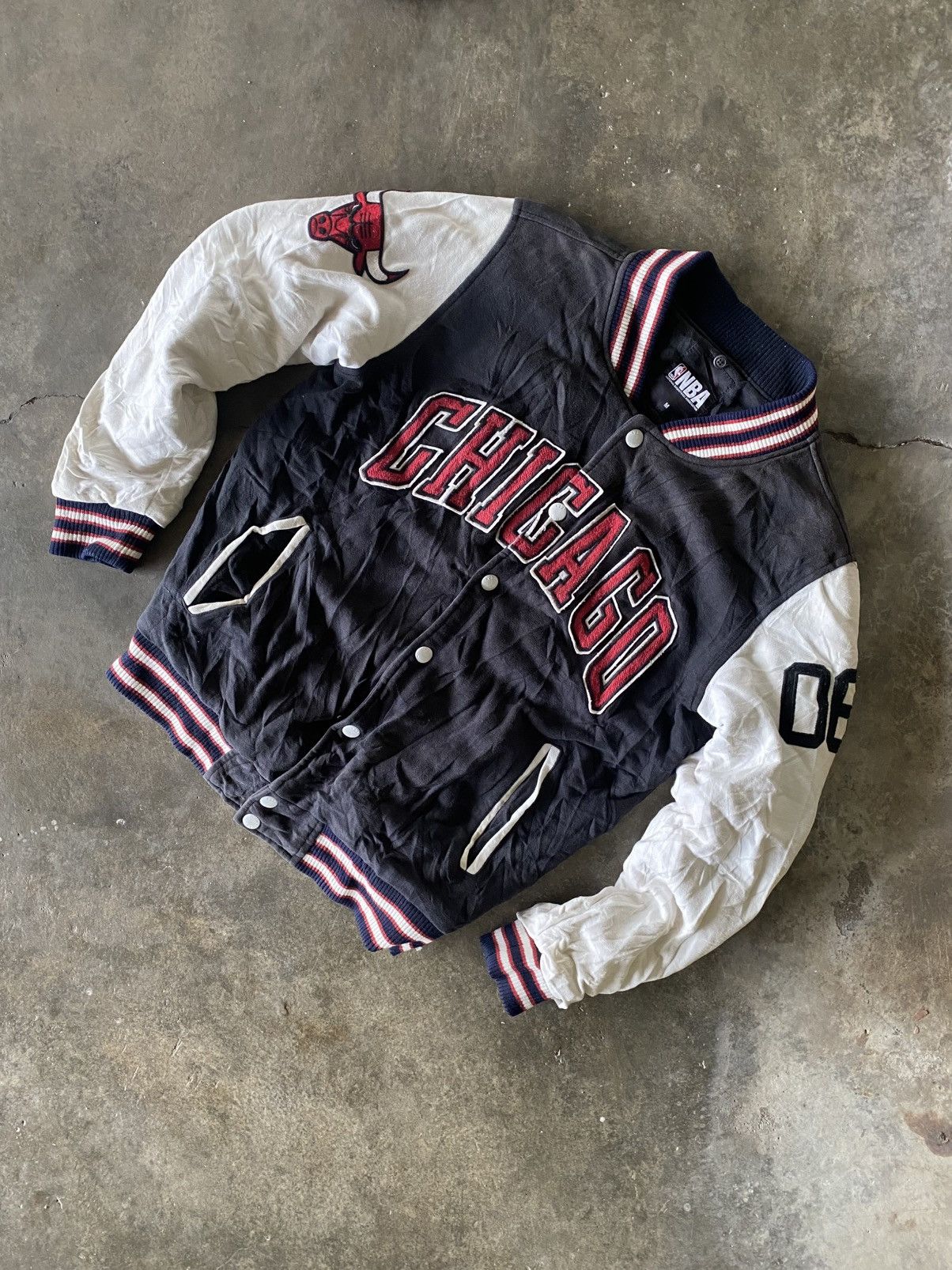NBA VTG Chicago Bulls Backhit Bulls Varsity Jacket 🔥 Size US M / EU 48-50 / 2 - 6 Thumbnail