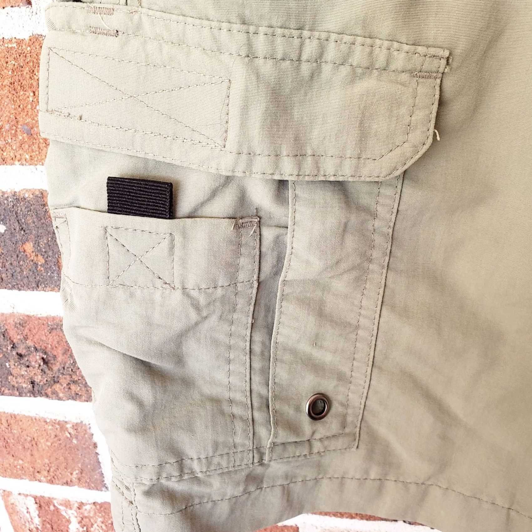 Vintage VINTAGE World Wide Sportsman Cargo Shorts Men 38x9 Green Nylon Lightweight Cargo Pocket Pockets Elastic Waist Button Front Casual Outdoor 90s Style Size US 38 / EU 54 - 6 Thumbnail