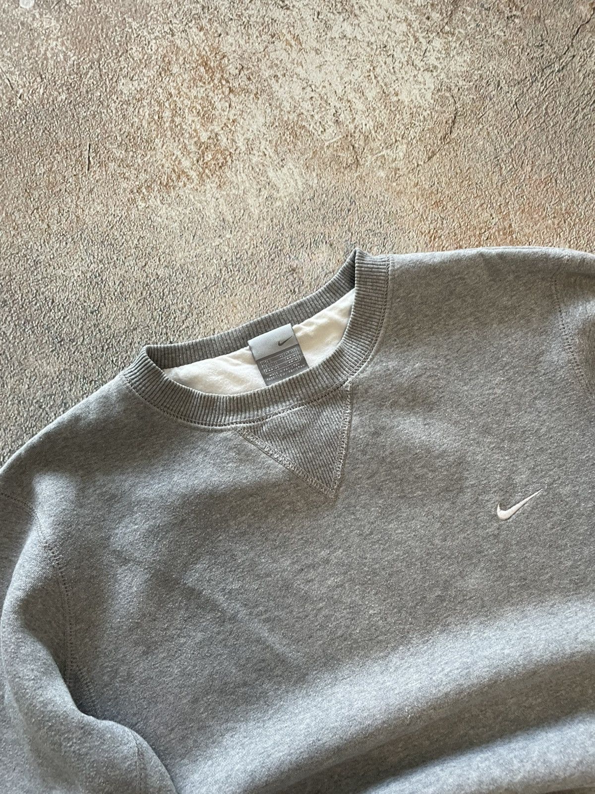 Nike Vintage Nike Small Swoosh Crew Neck Sweatshirt Size US S / EU 44-46 / 1 - 3 Thumbnail