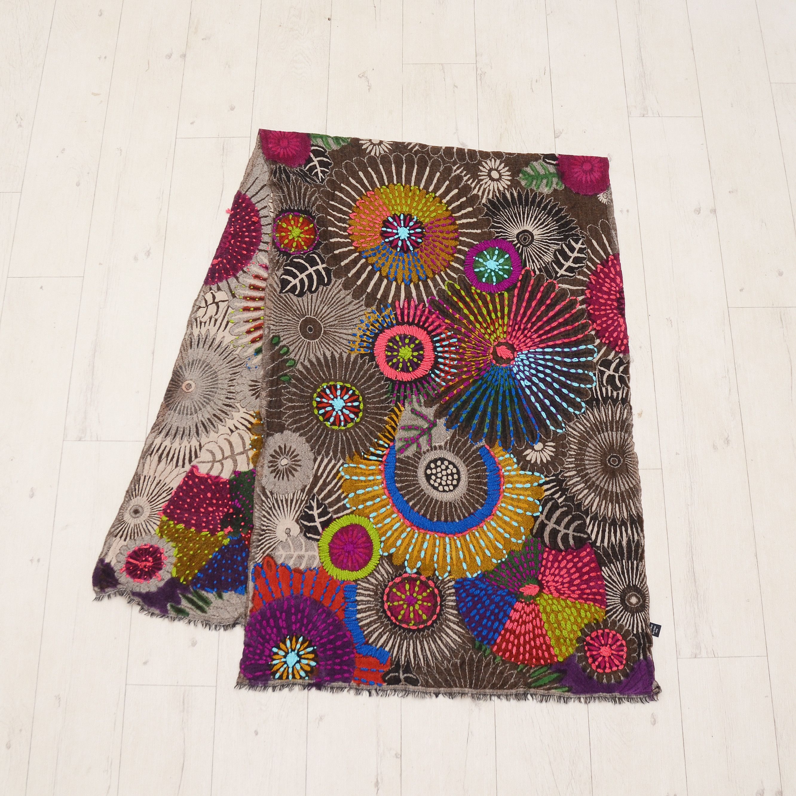 Other Mel & Davis New York 100% Wool Flower Scarf Shawl Big Size Size ONE SIZE - 2 Thumbnail