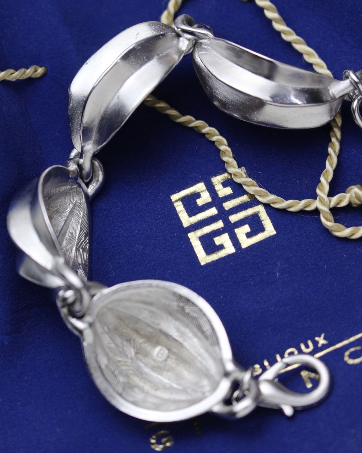 Givenchy 1970S GIVENCHY BRUTALIST SATIN SILVER BRACELET – TAKASHIMAYA Size ONE SIZE - 4 Thumbnail