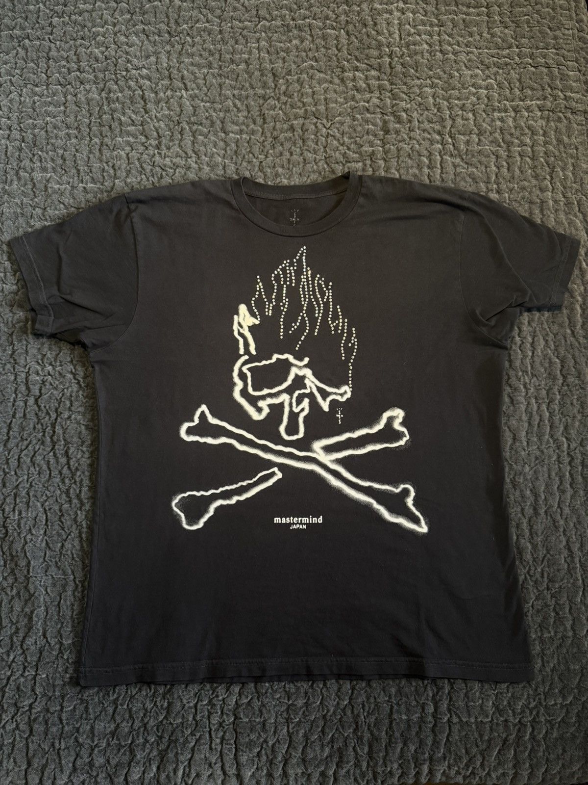Mastermind Japan × Travis Scott Travis Scott x Mastermind Japan - Skull & Bones "Fire" Size US XXL / EU 58 / 5 - 2 Thumbnail