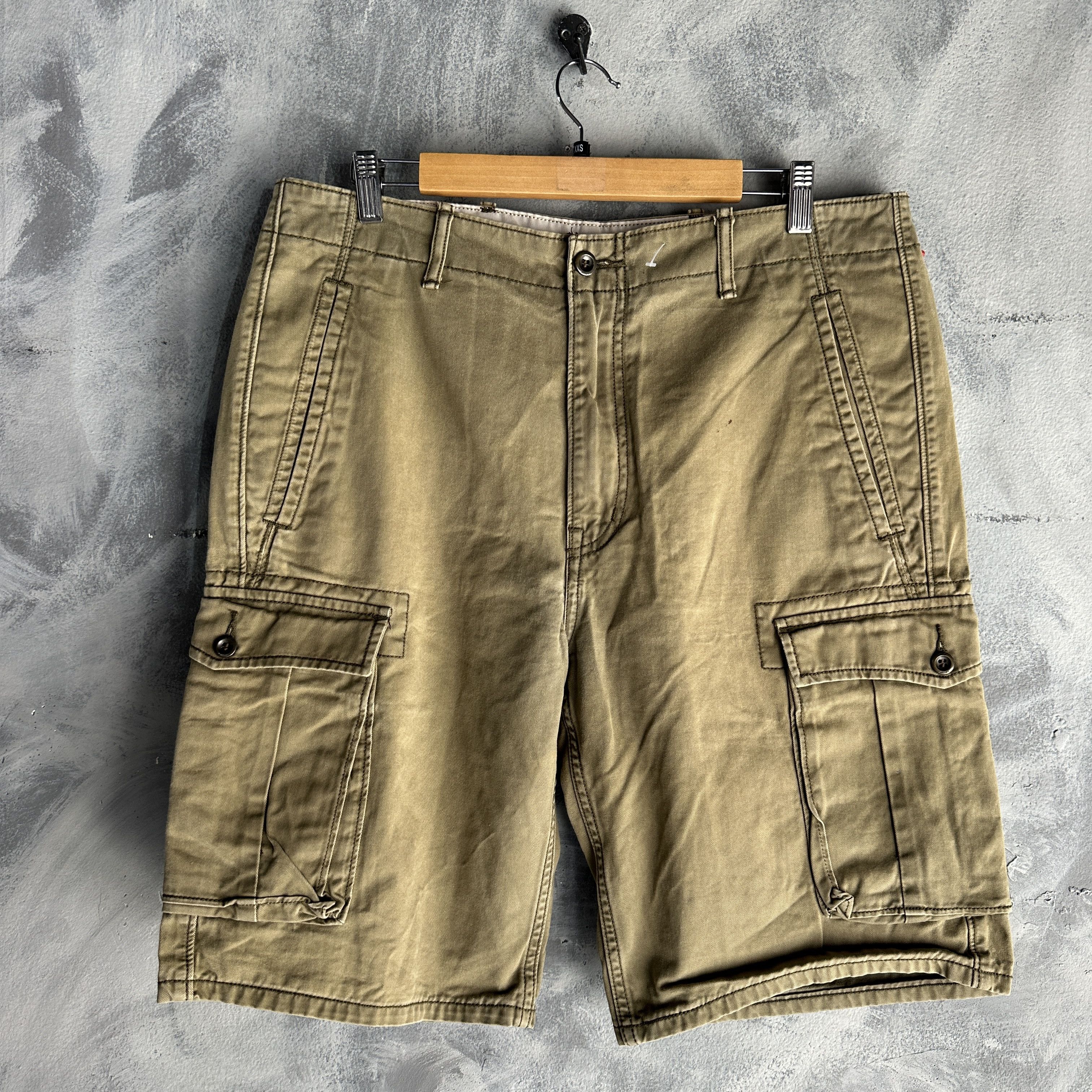 Levi's Vtg Levis Cargo Shorts Utility Pockets Outdoor Army Surplus Size US 34 / EU 50 - 1 Thumbnail