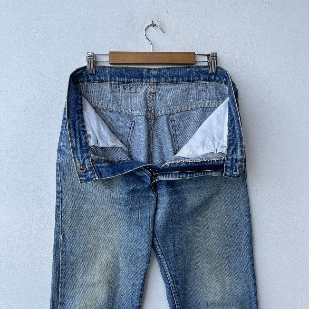 Levi's Thrashed Crotch Rip / Blowout Levi’s 517 Flared Bella Hadid Size US 32 / EU 48 - 15 Thumbnail