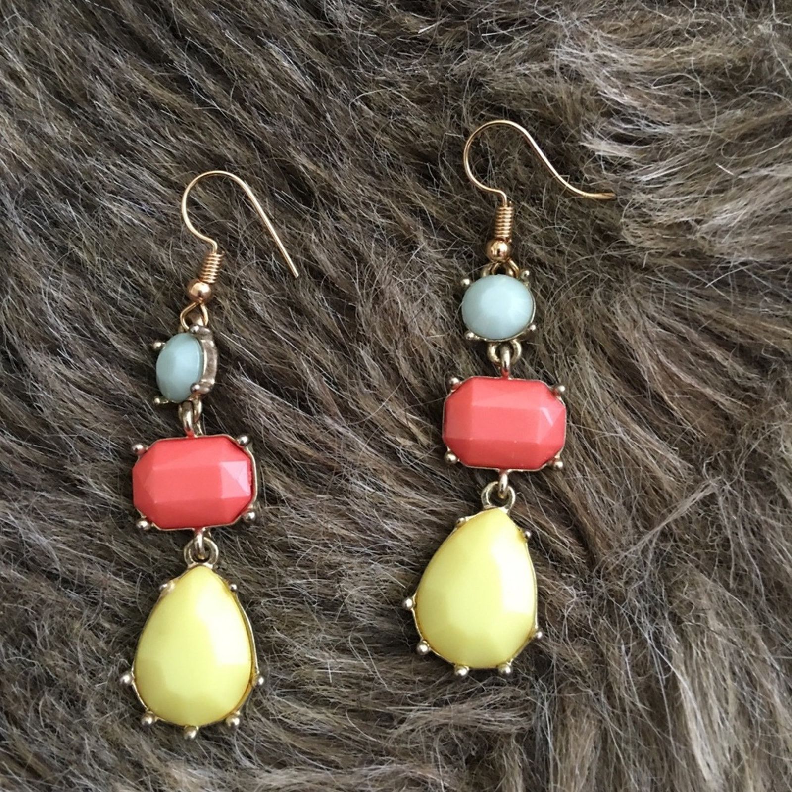 Jewelry Multi tone faceted glass dangle fish hook earrings Size ONE SIZE - 2 Thumbnail