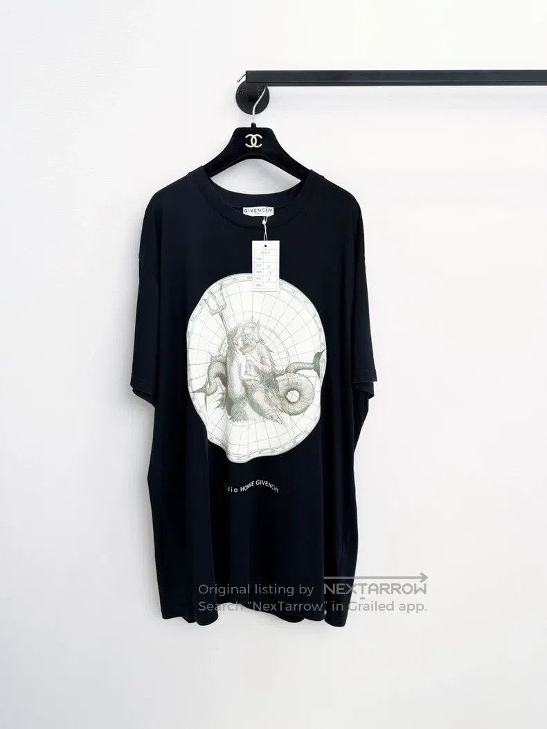 Givenchy Givenchy Graffiti Short Sleeve L Size Size US L / EU 52-54 / 3 - 1 Thumbnail