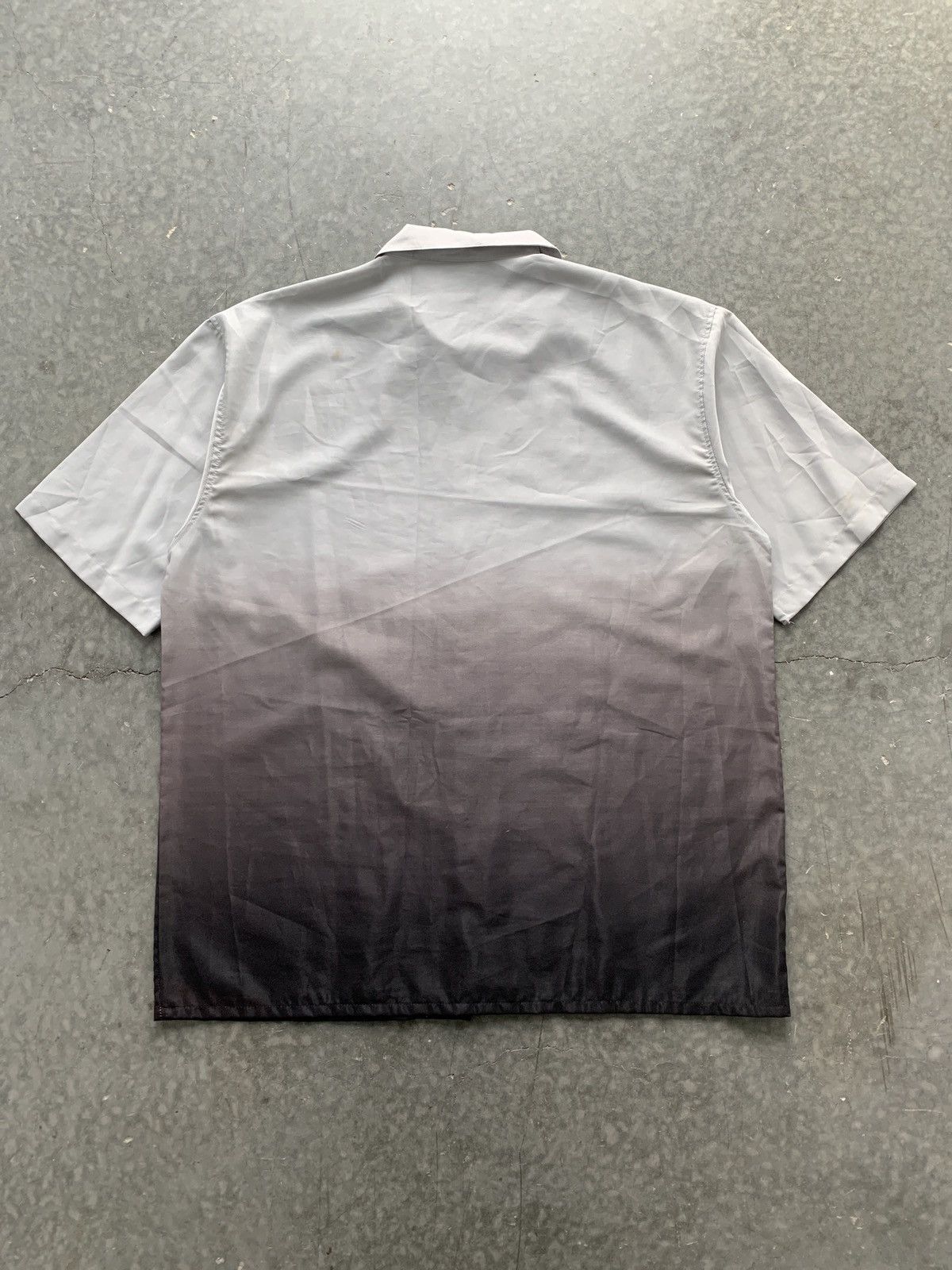 Japanese Brand Crazy Vintage Y2K Diss Printed Shirt Gradient Baggy Skater Size US XXL / EU 58 / 5 - 5 Thumbnail