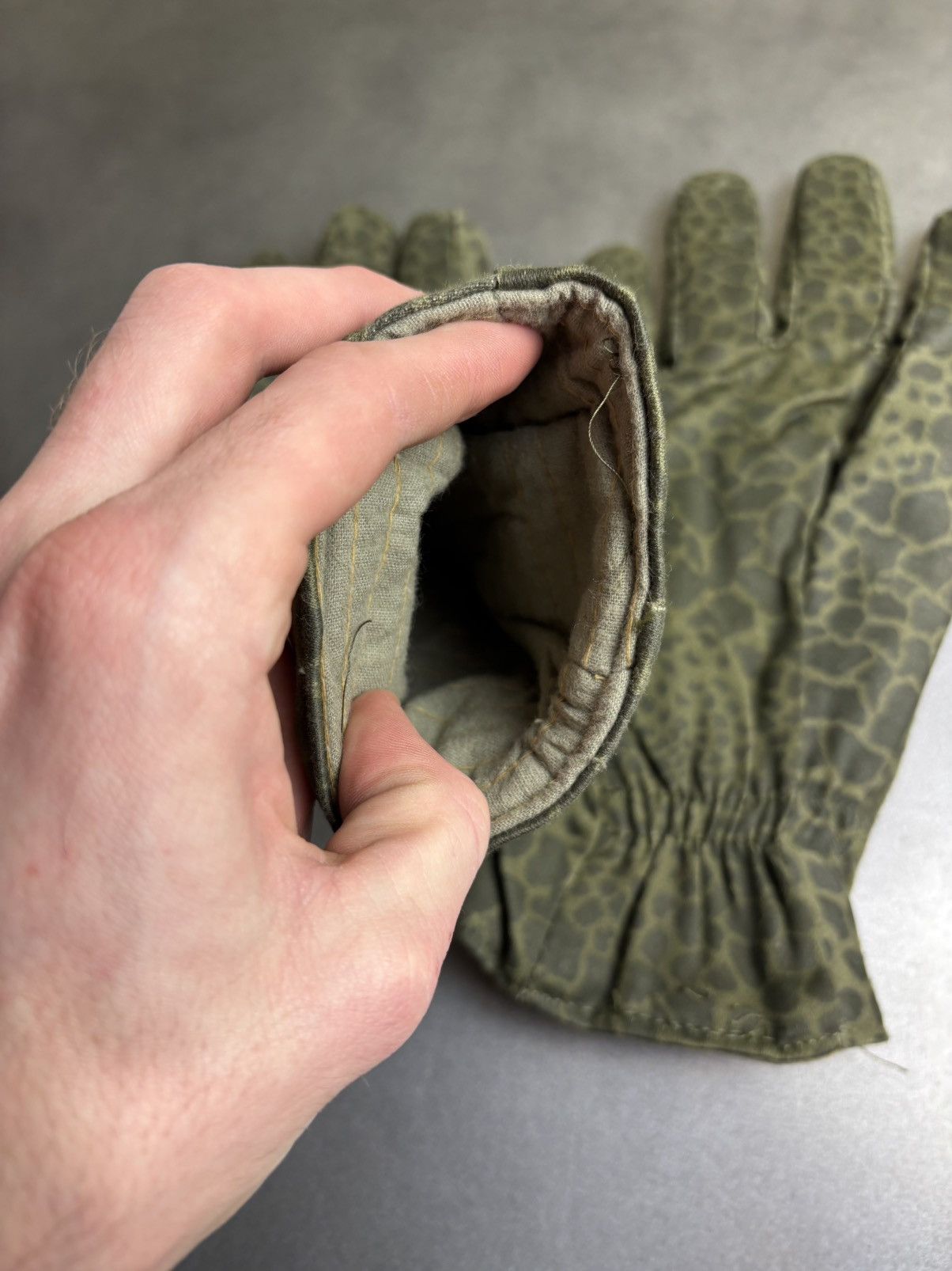 Vintage Vintage Polish Army Gloves Puma Camo Combat Reptile M93 Size ONE SIZE - 5 Thumbnail