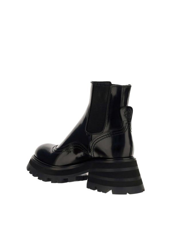Alexander McQueen o1w1db10925 Wander Chelsea Boot in Black Size US 7 / IT 37 - 3 Thumbnail
