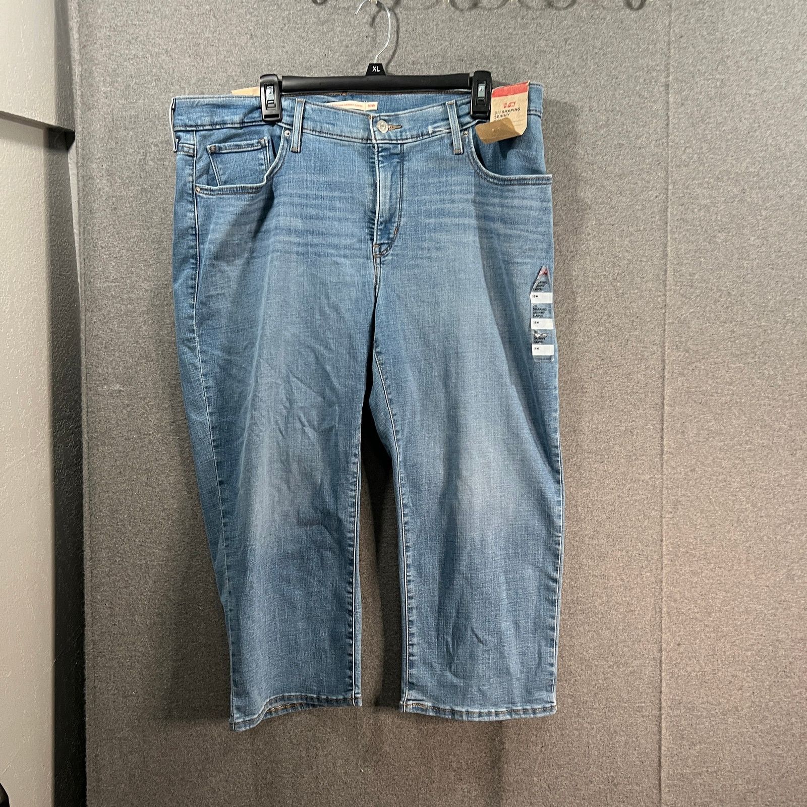 Other Levi's 311 Shaping Skinny Capri Women's Jeans Blue Denim Size 40" / US 18 - 1 Thumbnail